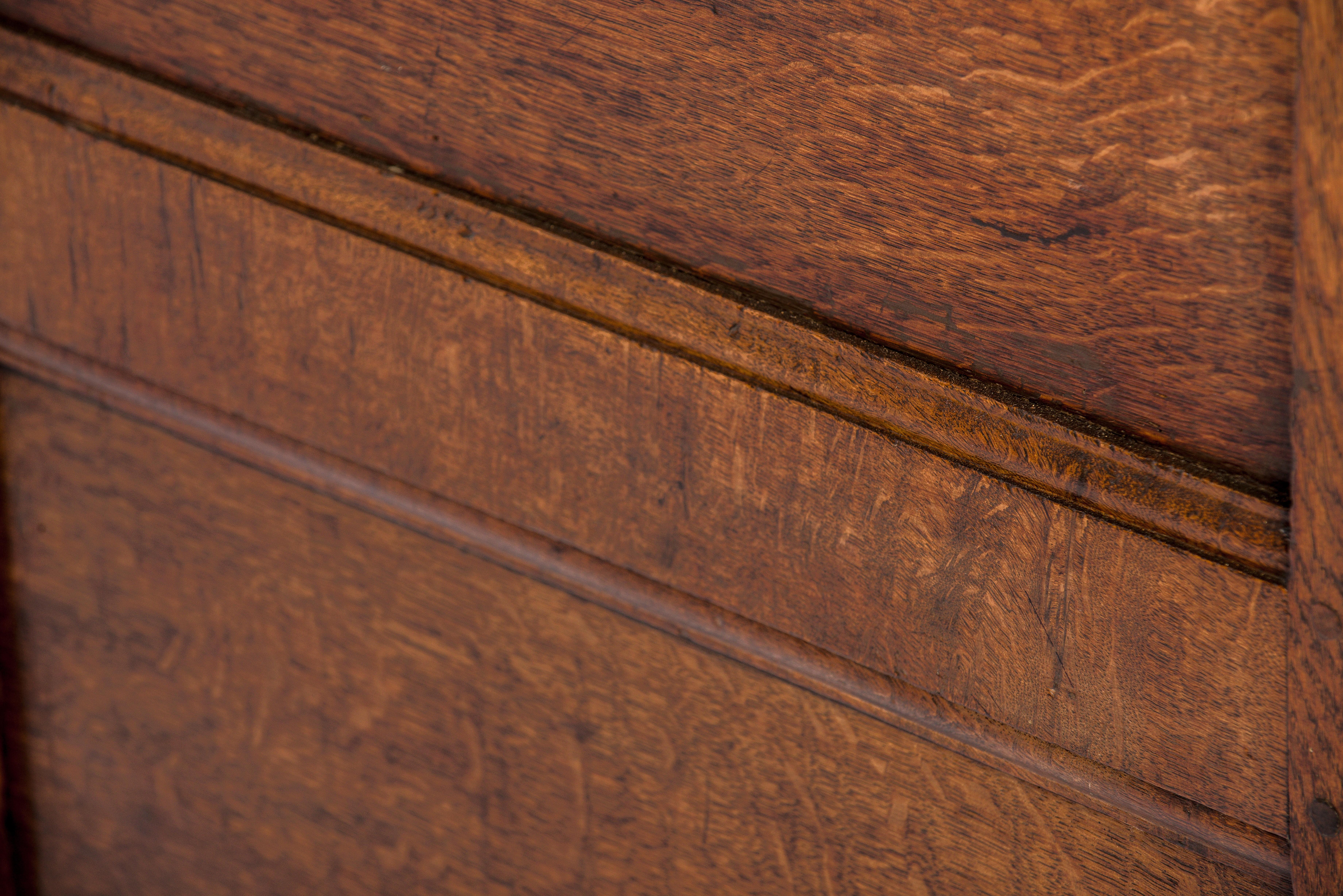 Antique 17th Century Dutch Renaissance Dresser of Buffet in Oak and Walnut For Sale 3