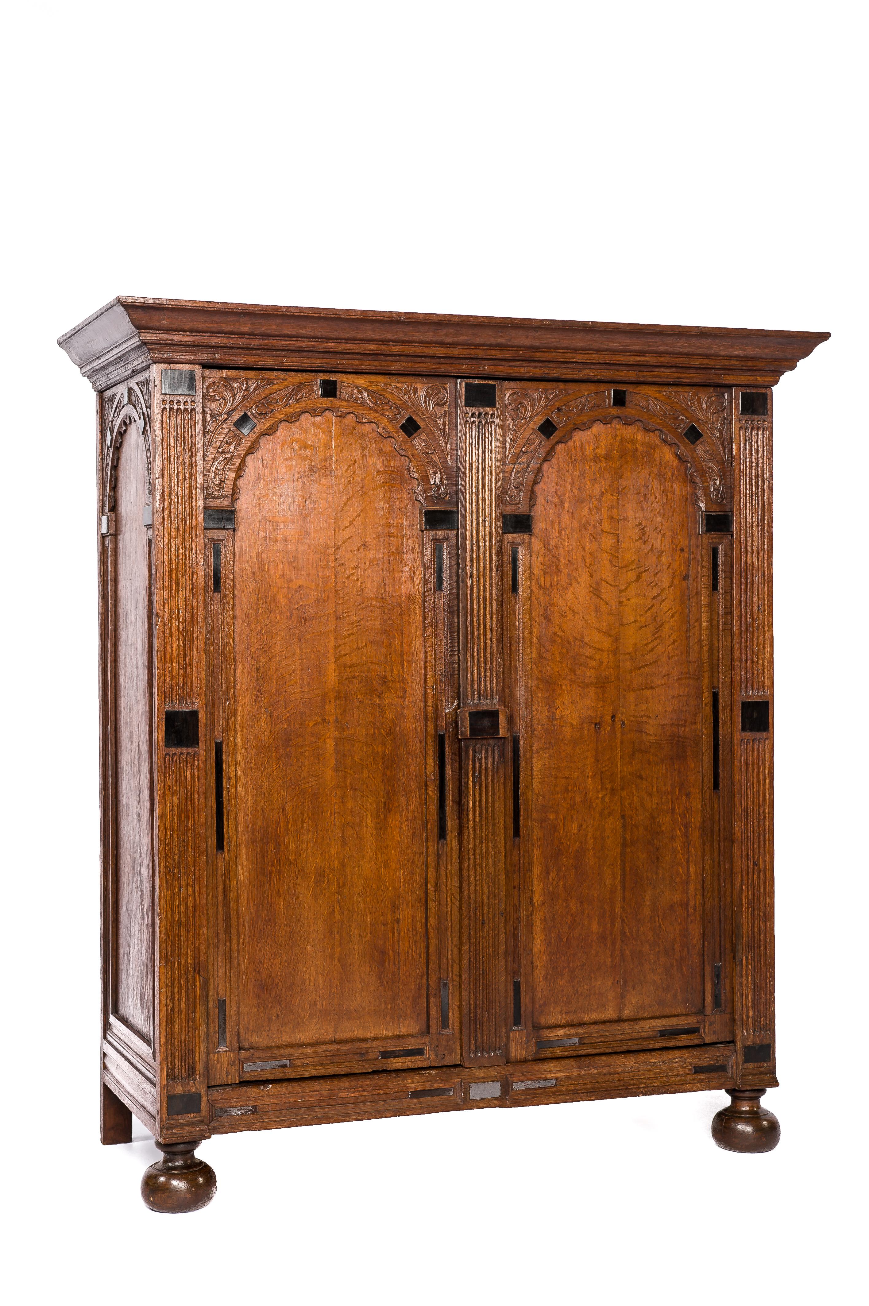 Antique 17th-century Dutch Renaissance Portal Cupboard in Solid Oak In Good Condition For Sale In Casteren, NL