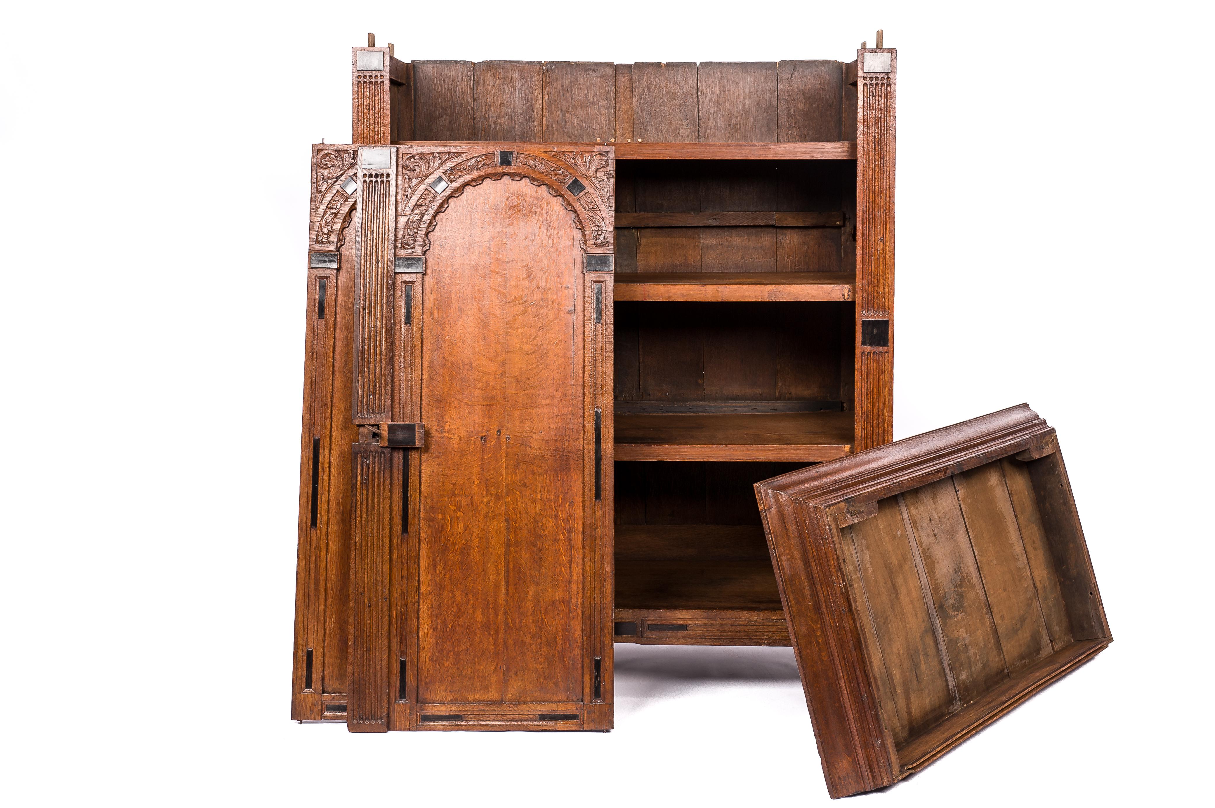 Antique 17th-century Dutch Renaissance Portal Cupboard in Solid Oak For Sale 1