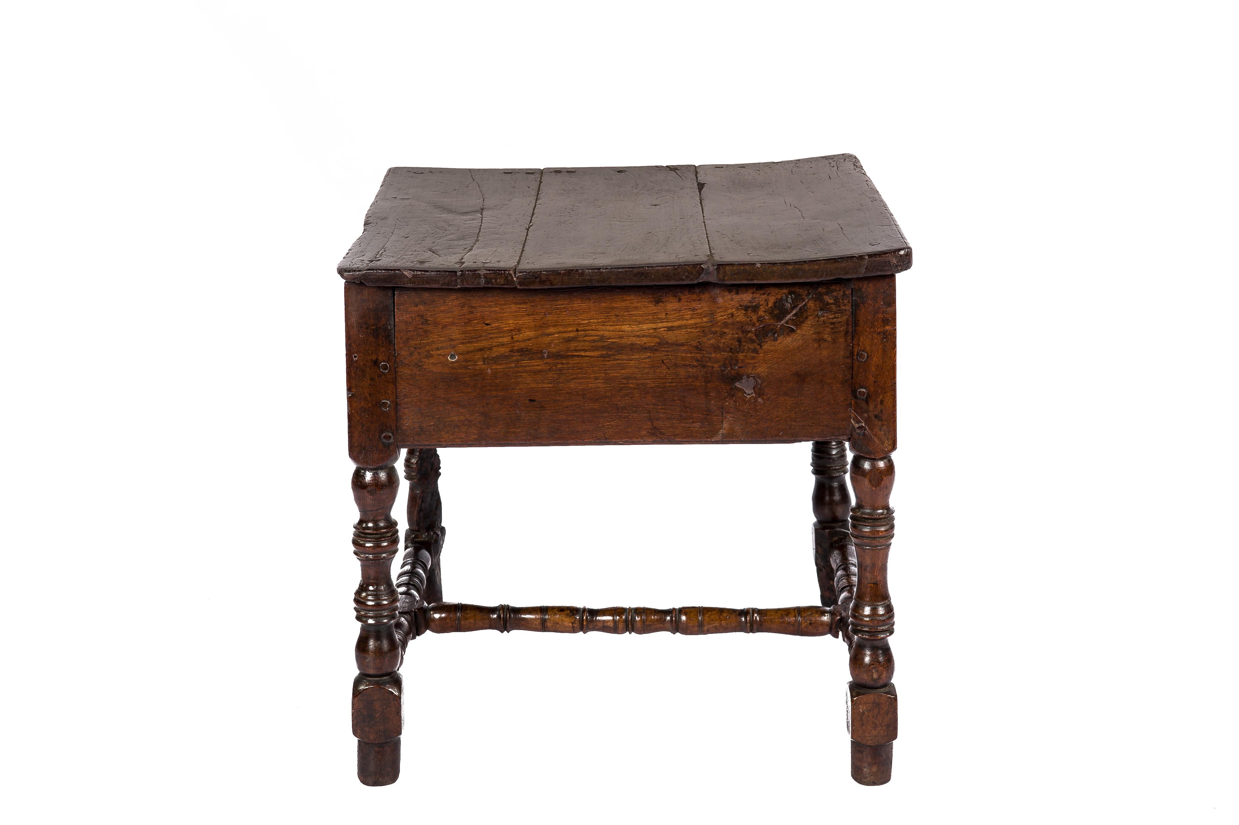 Antique 17th Century English Charles II Oak Occasional Hall Side Table in Oak For Sale 1