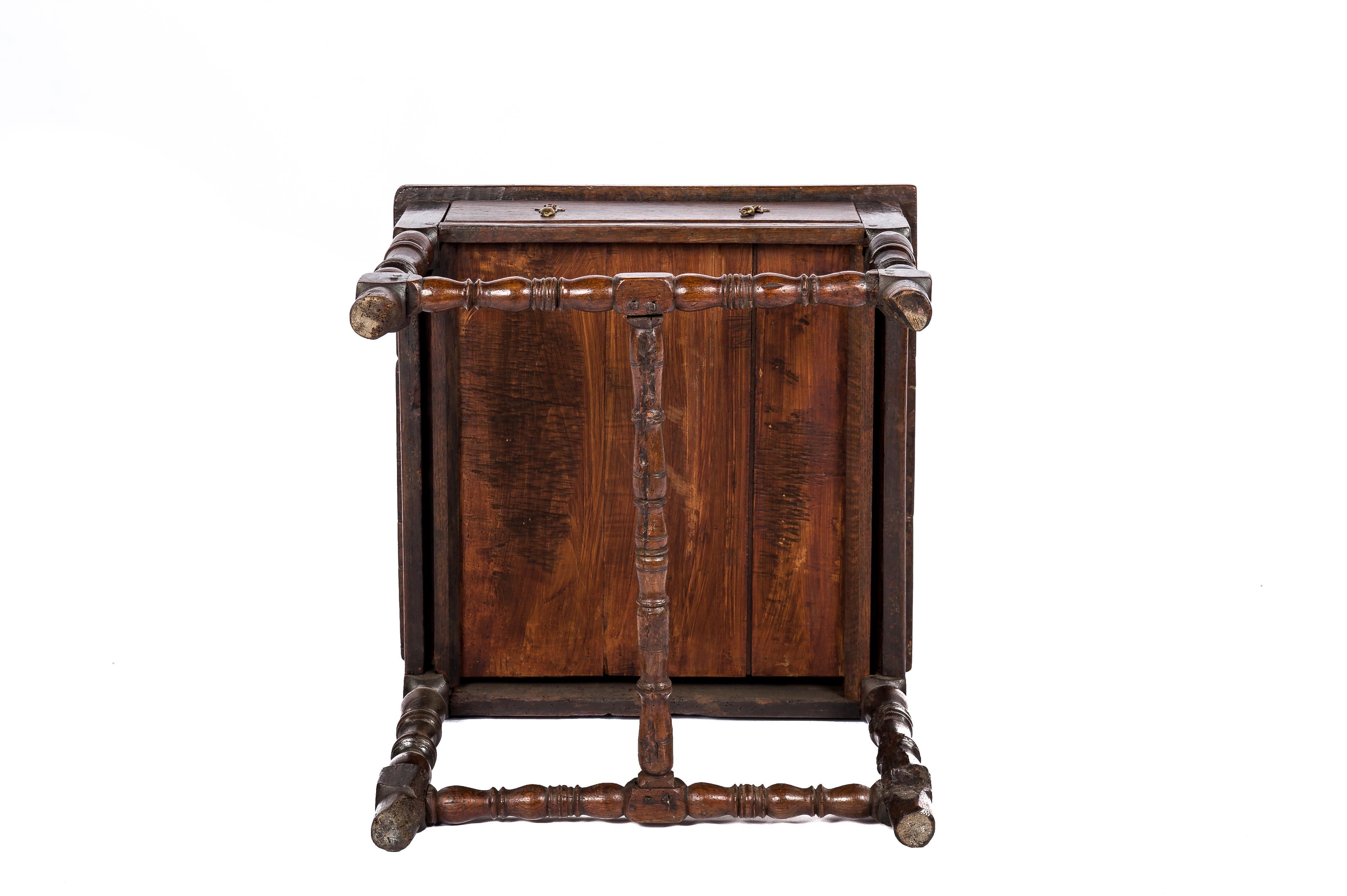 Antique 17th Century English Charles II Oak Occasional Hall Side Table in Oak For Sale 3