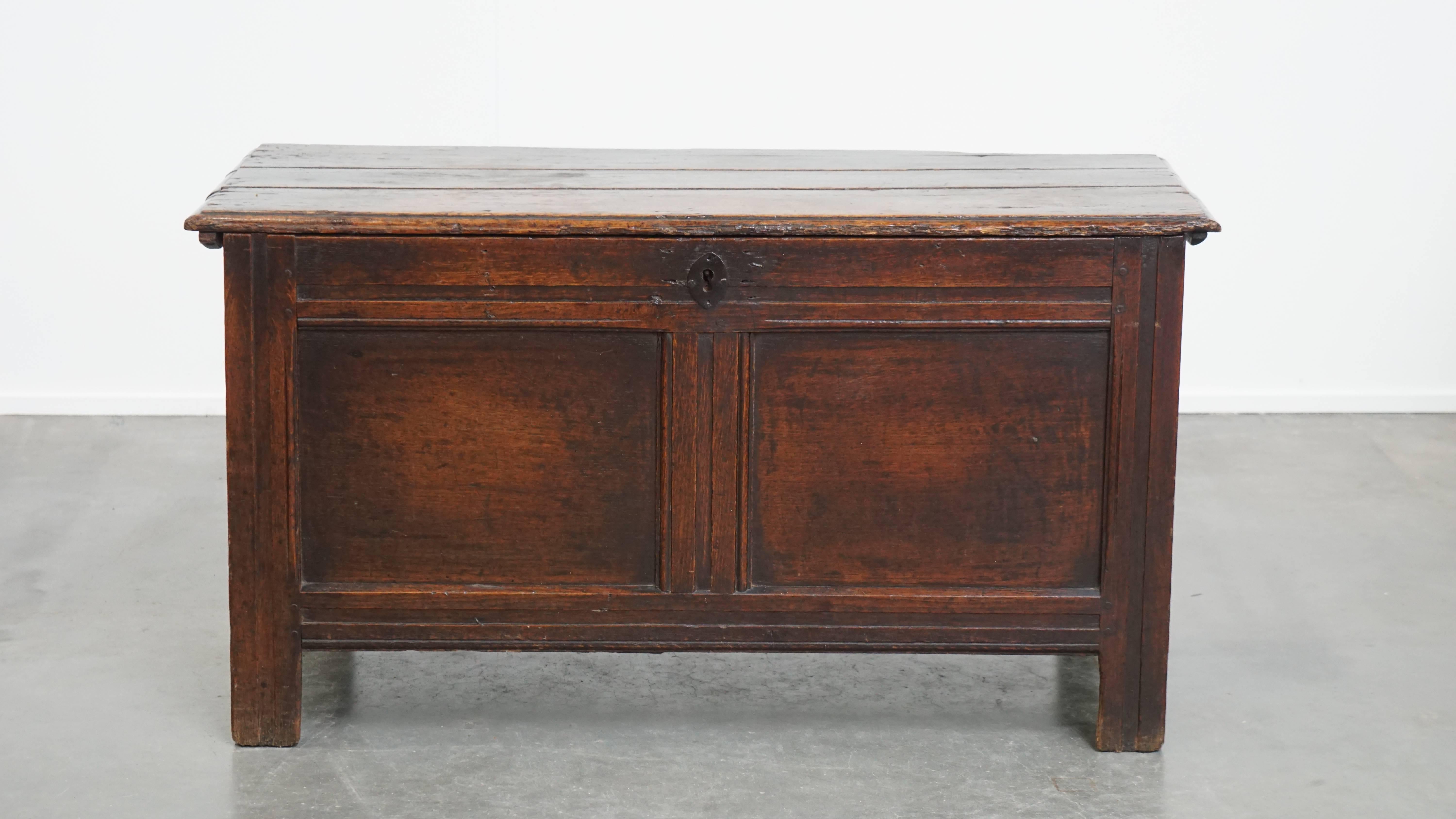 Offered here this stunning antique 17th-century English oak chest with a beautiful patina.

This remarkable oak chest dates back to the 17th century and is full of original and exquisite details. It can be easily integrated into nearly any interior