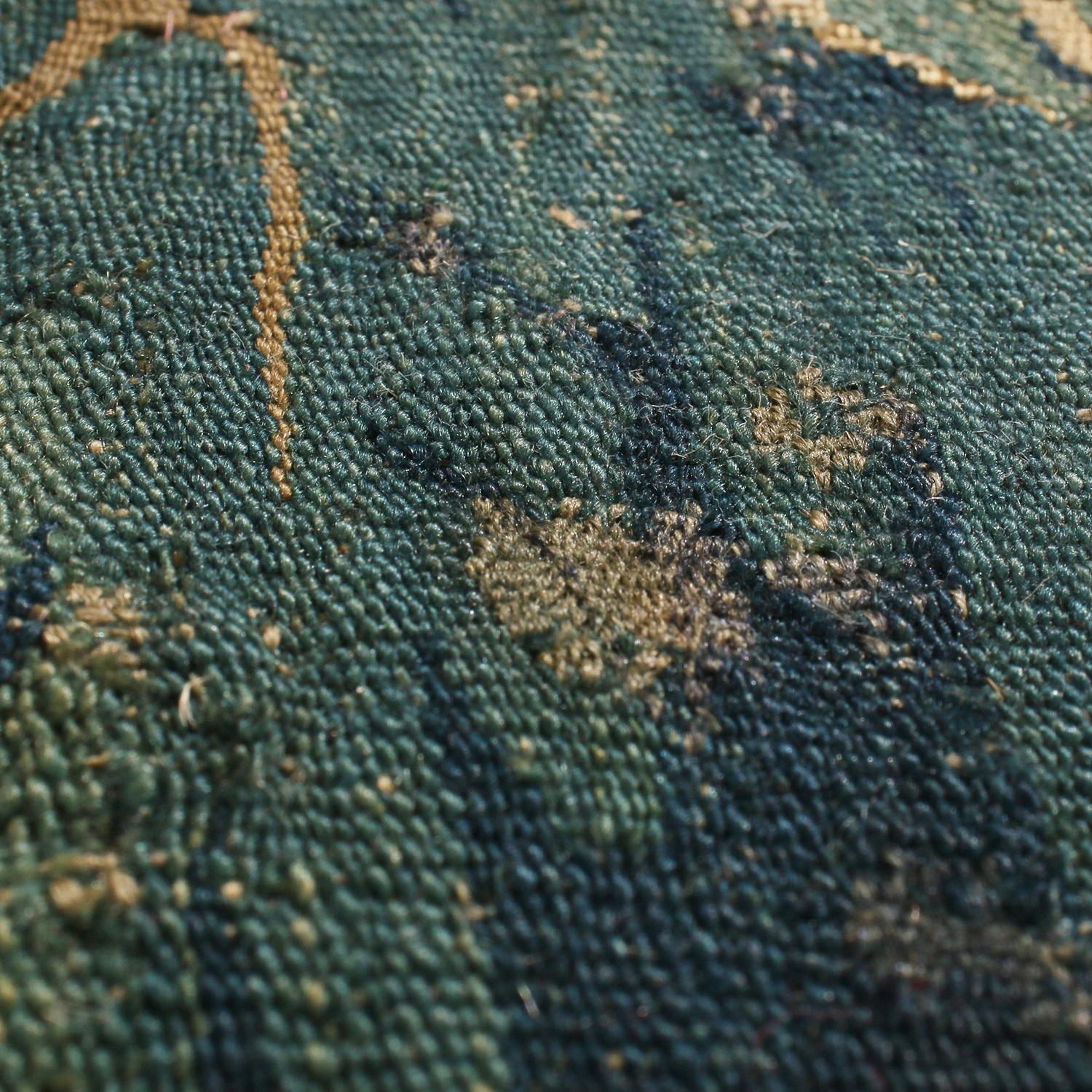 Début du XVIIIe siècle Tapisserie ancienne flamande du 17e siècle en laine picturale marron, verte et bleue en vente