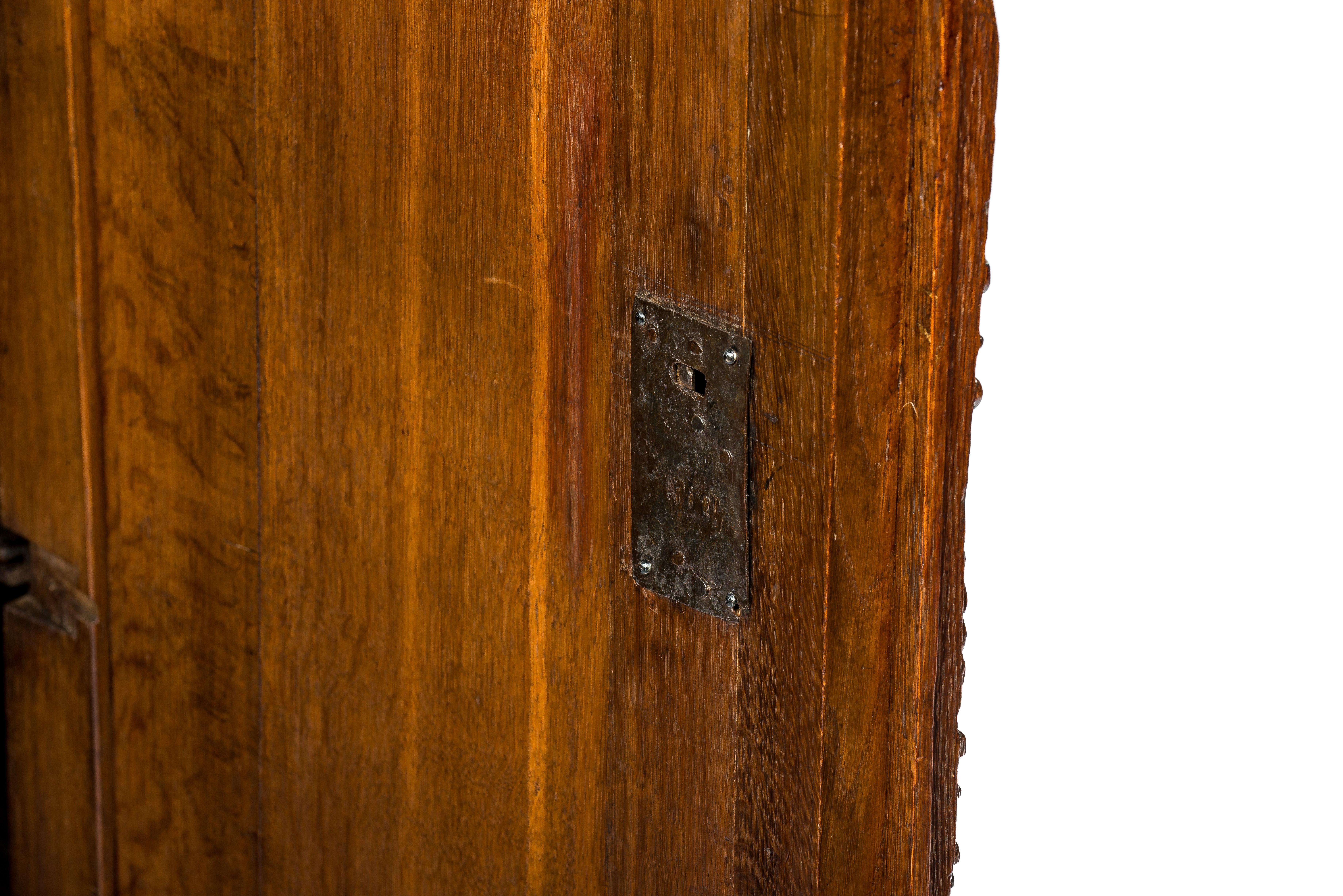 Antique 17th century Flemish solid brown oak Renaissance Carmelite cupboard For Sale 6