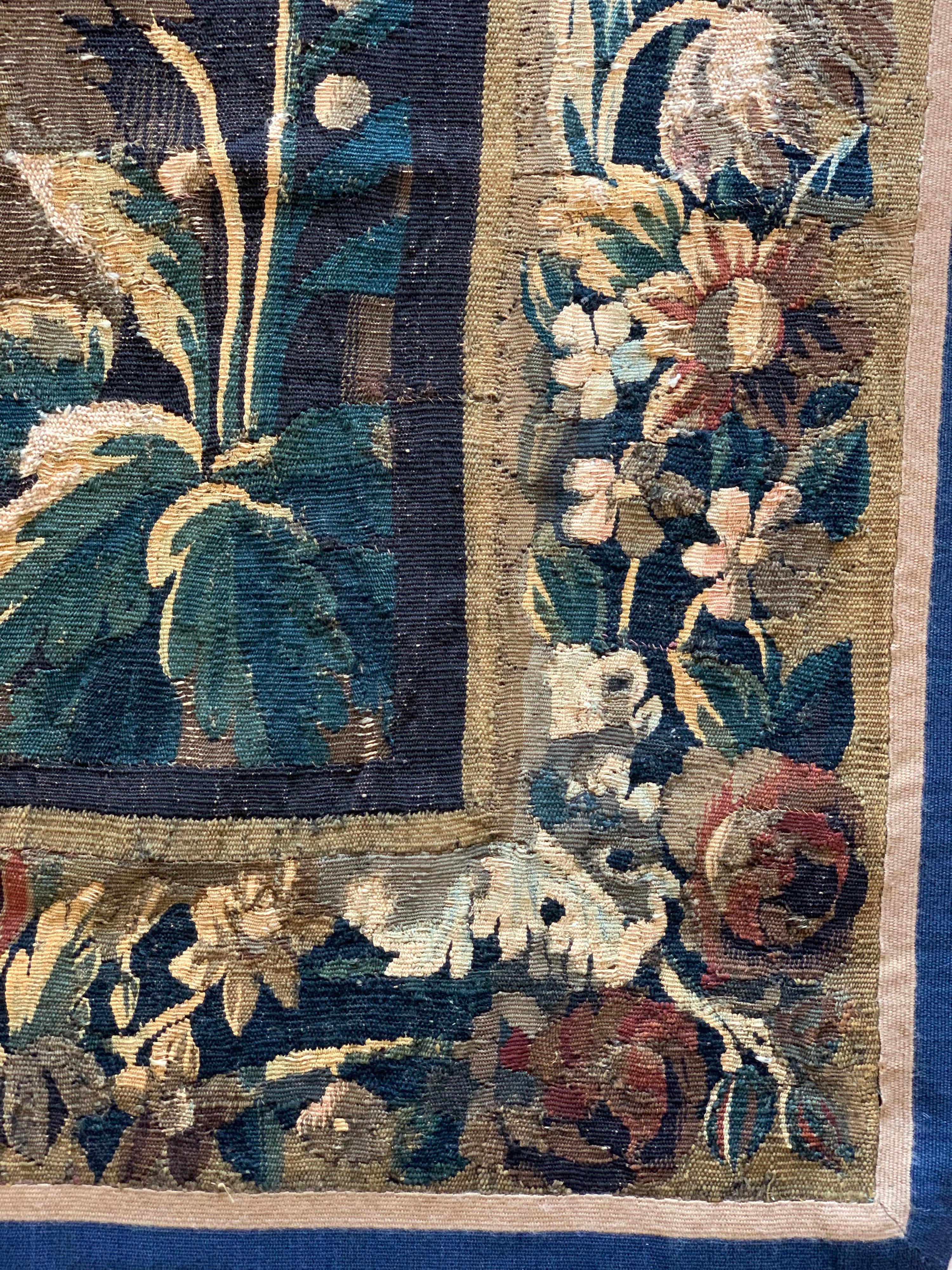 Antiker flämischer Verdure-Landschaftsteppich aus dem 17. Jahrhundert im Zustand „Gut“ im Angebot in New York, NY