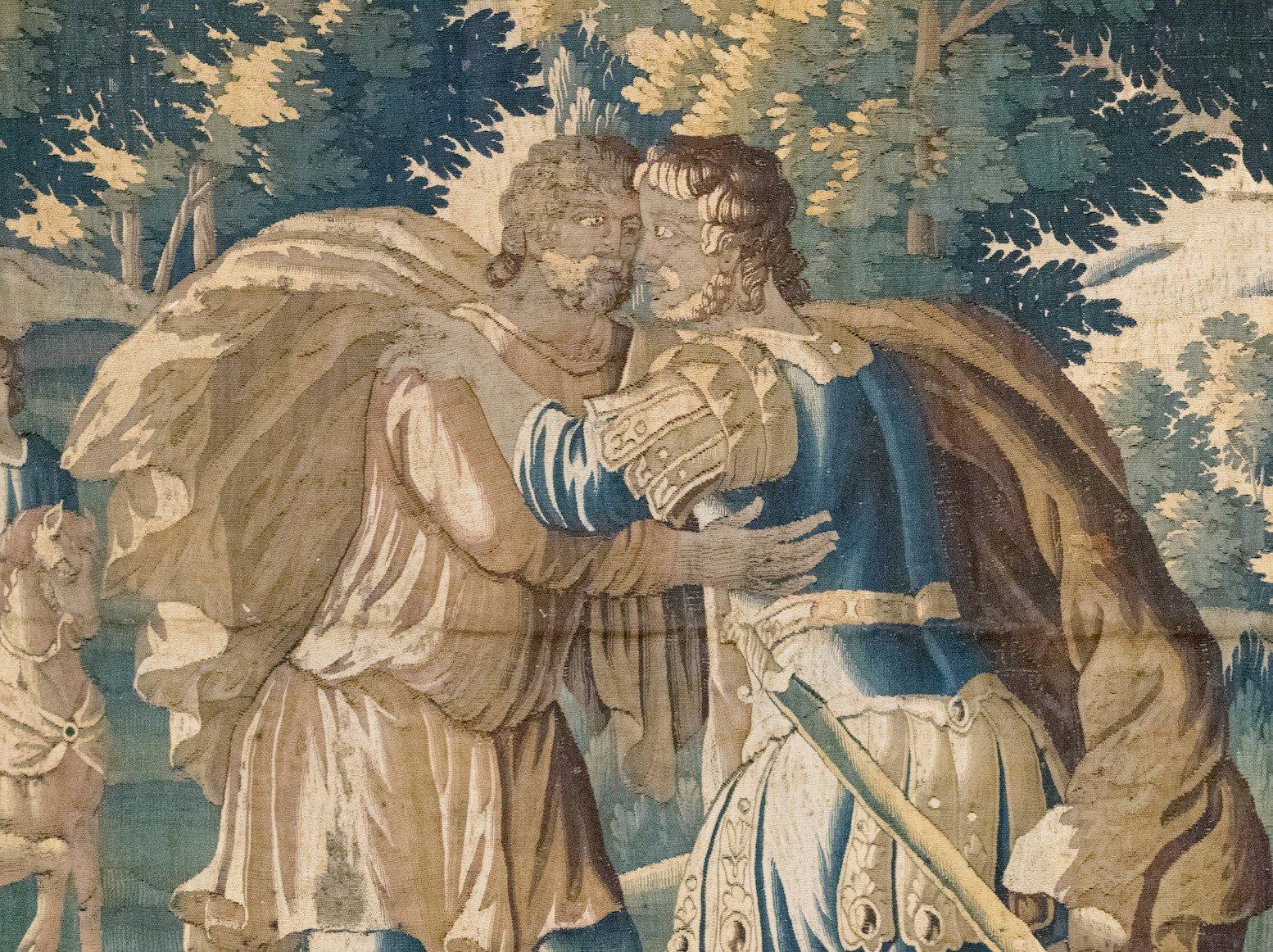 Il s'agit d'une magnifique tapisserie biblique franco-flamande de la fin du XVIIe siècle représentant la réconciliation de Jacob et d'Ésaü. La tapisserie illustre l'histoire de l'Ancien Testament où Jacob fait la paix avec son frère jumeau Ésaü, de