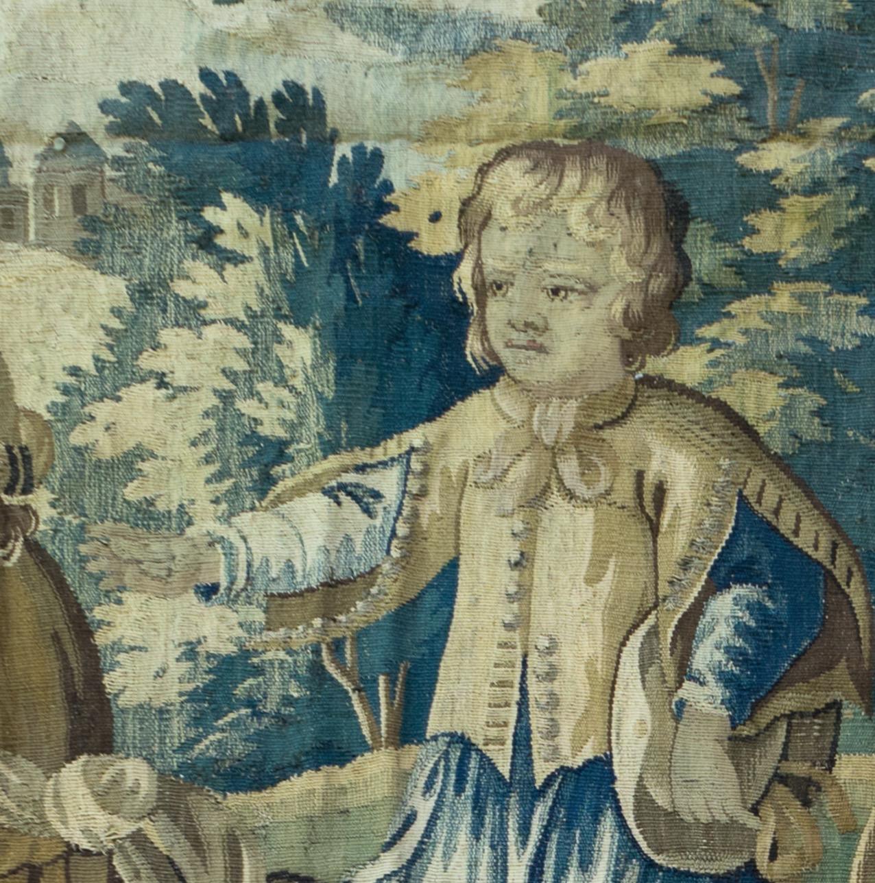 Tapisserie flamande ancienne du 17ème siècle en verdure avec enfants en vente 1