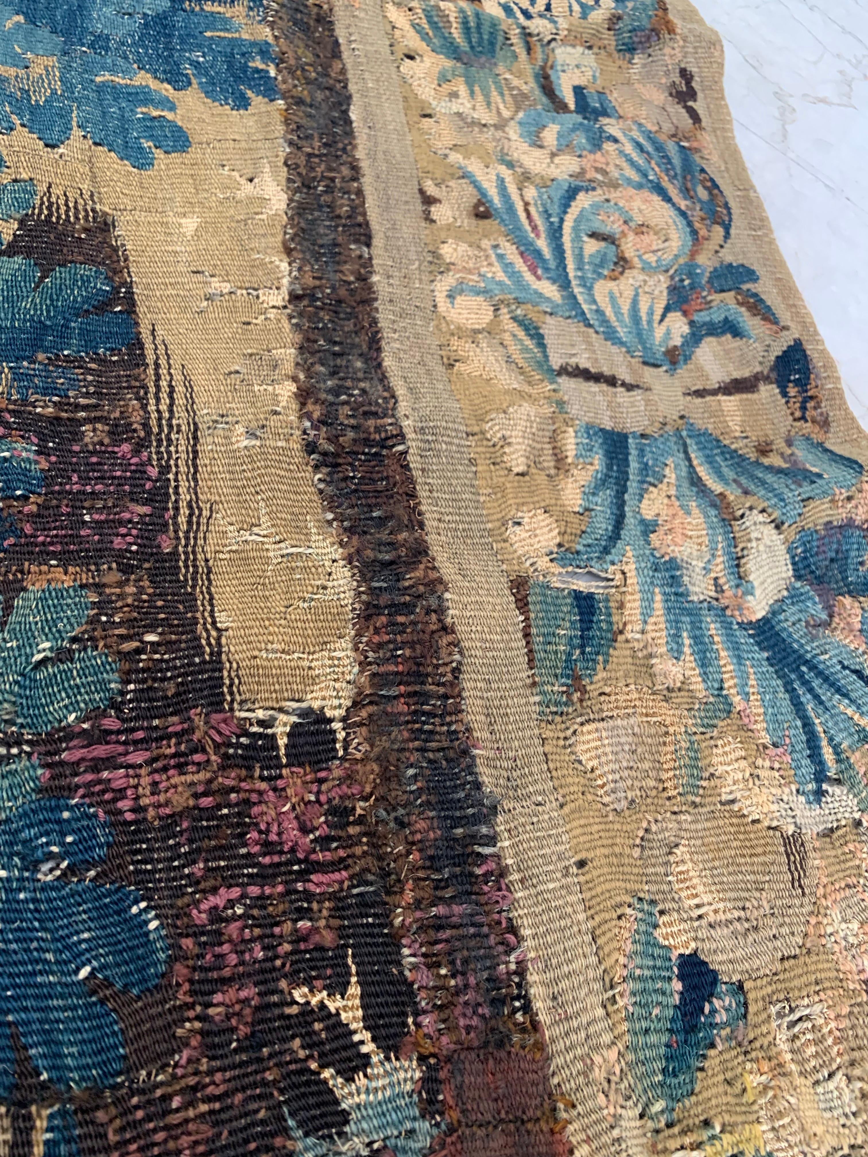 Ancienne tapisserie flamande du 17ème siècle à Verdure Verticale Paysage en vente 6