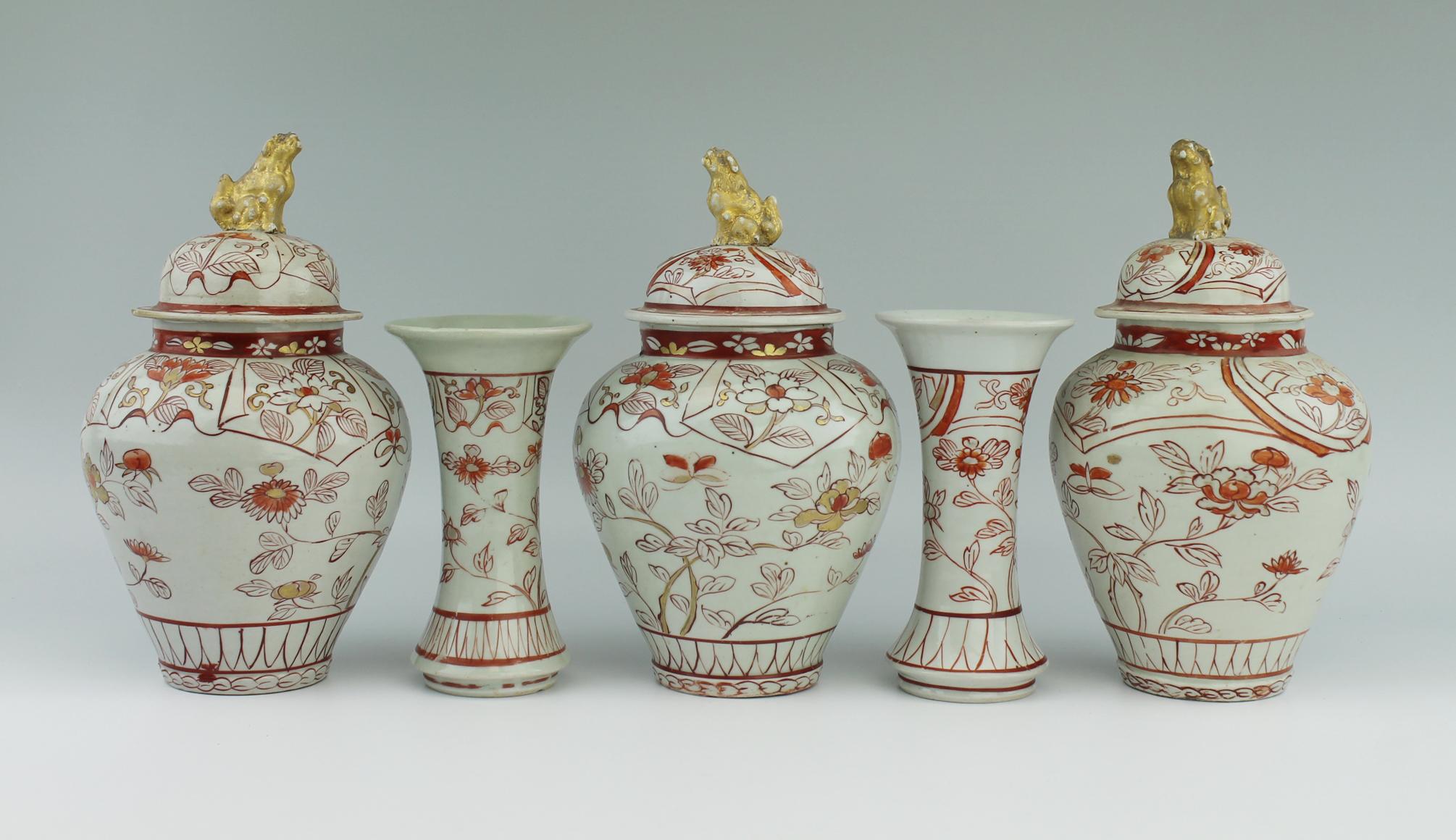 Antique 17th Century Japanese Porcelain Garniture Vases Blood and Milk Edo Pe For Sale 1