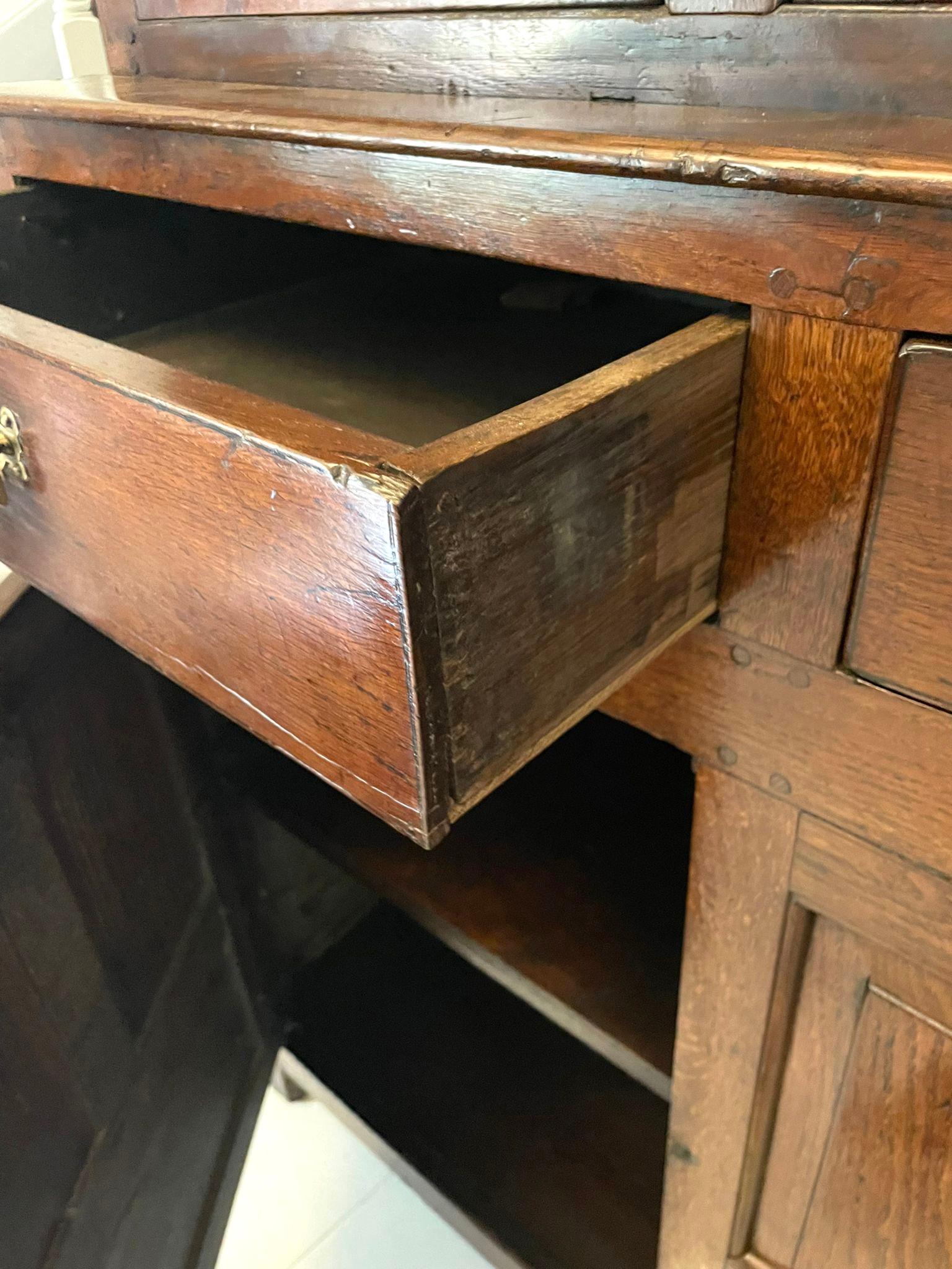 Antique 17th Century Large Welsh Quality Oak Deuddarn Cupboard For Sale 10