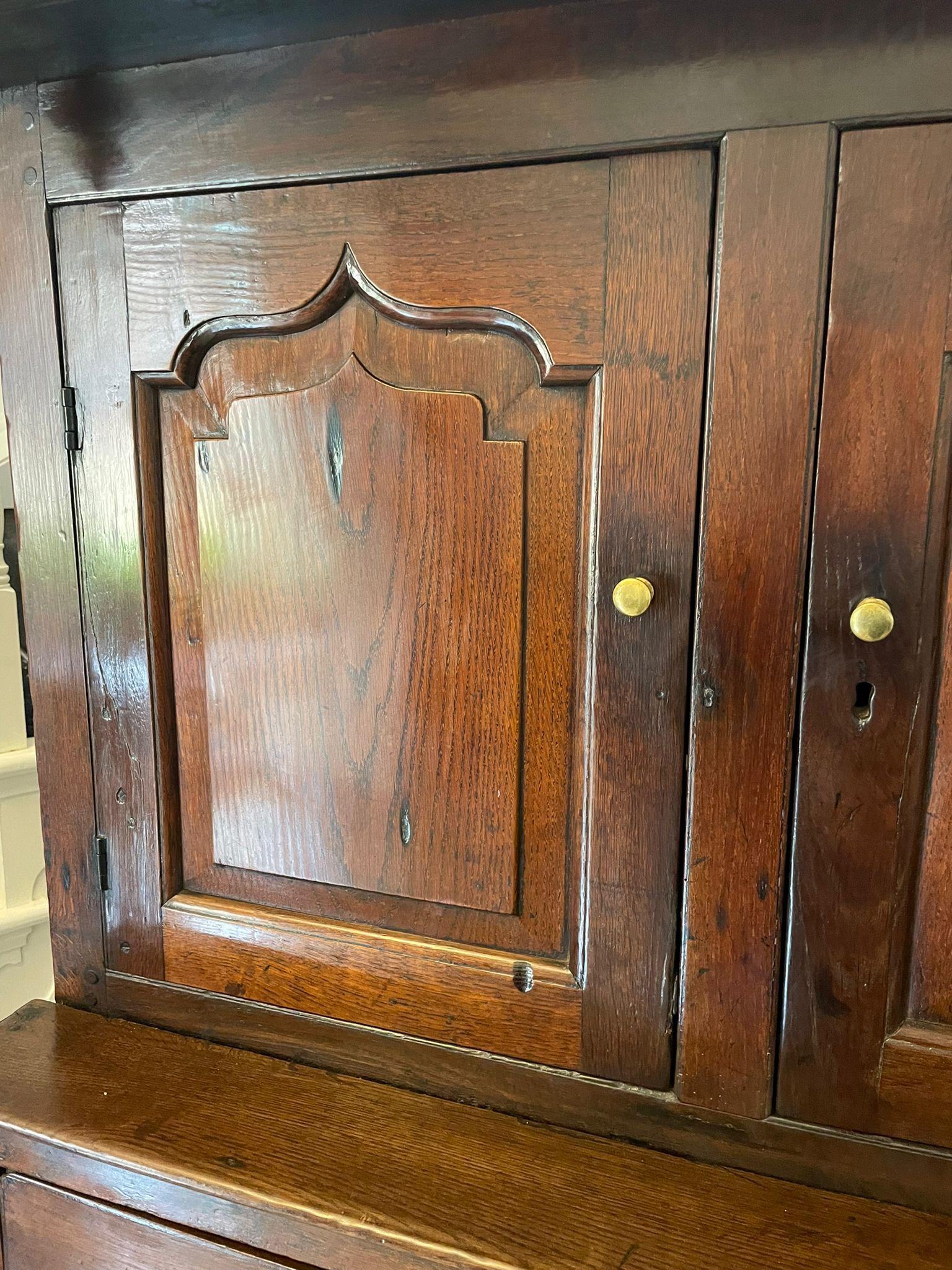 Antique 17th Century Large Welsh Quality Oak Deuddarn Cupboard For Sale 1