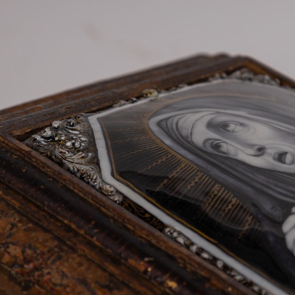 Plaque ancienne du 17ème siècle signée Limoges représentant une Madonna en prière en vente 3