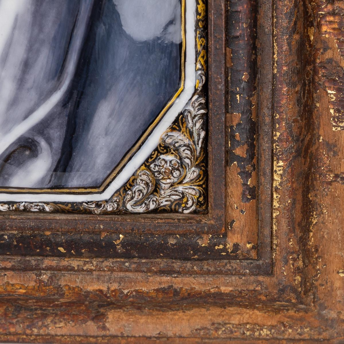 Plaque ancienne du 17ème siècle signée Limoges représentant une Madonna en prière en vente 1