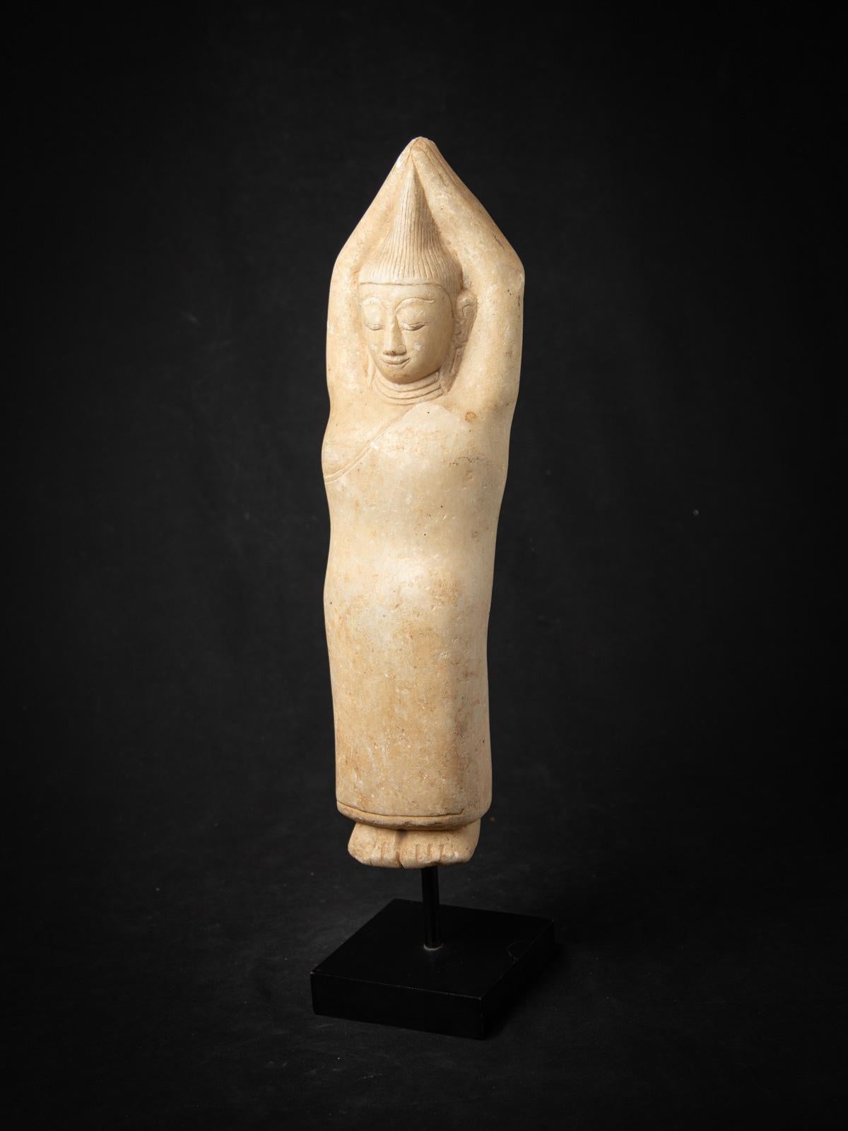 Sculpture ancienne en marbre du 17e siècle représentant Sumedha, originaire de Birmanie en vente 9