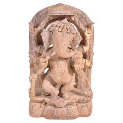 Antique 17ème siècle Statue hindoue sculptée en grès de Ganesha Stèle Inde 1600