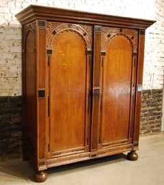 Ancienne armoire Renaissance à deux portes en Oak et Ebony du 17ème siècle
