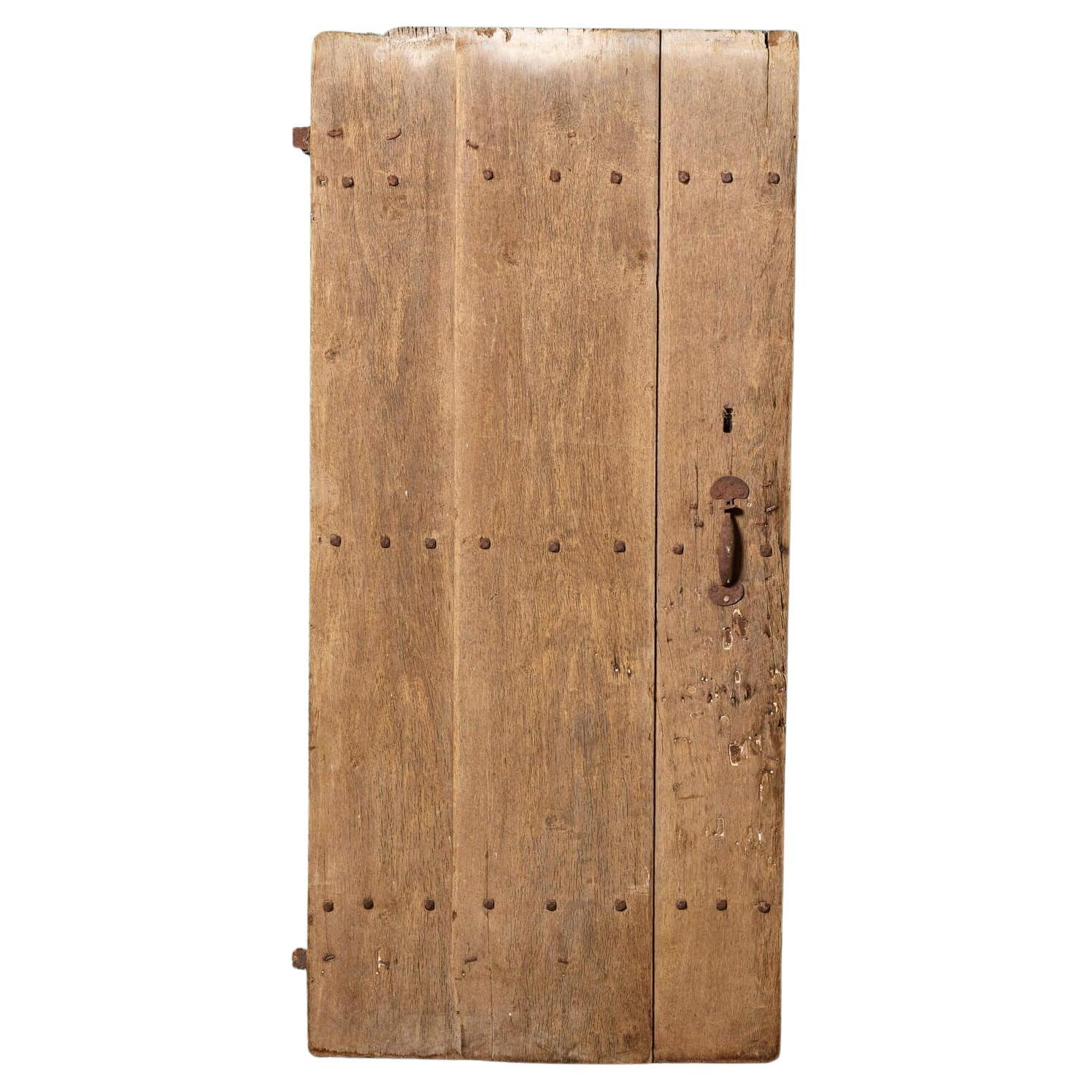 Puerta antigua de roble del siglo XVII