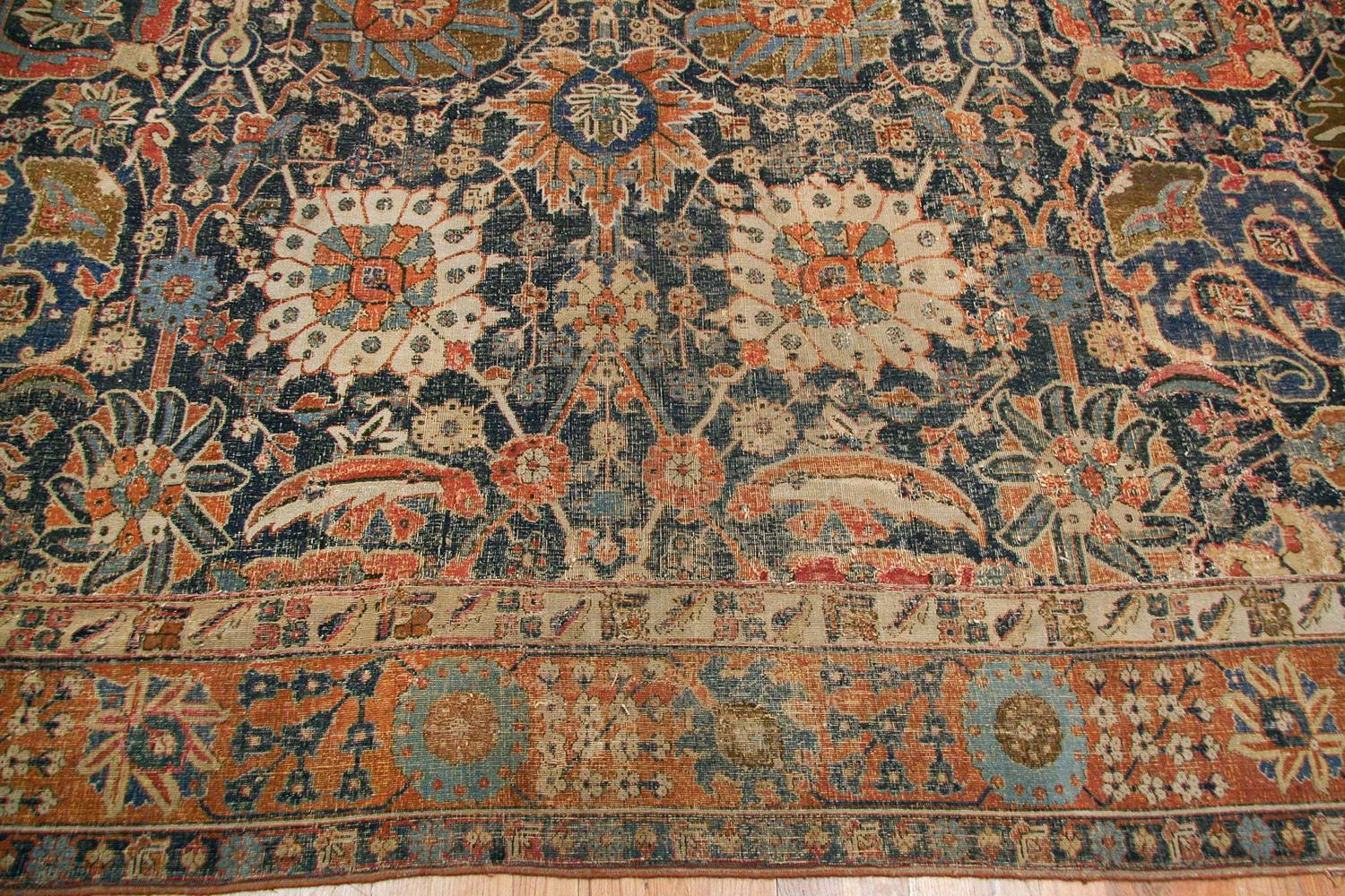 Seltener antiker Vasenteppich aus dem 17. Jahrhundert aus Kerman, Herkunftsland: Persien, ca. 17. Jahrhundert. Größe: 11 ft 5 in x 20 ft 2 in (3,48 m x 6,15 m). 

