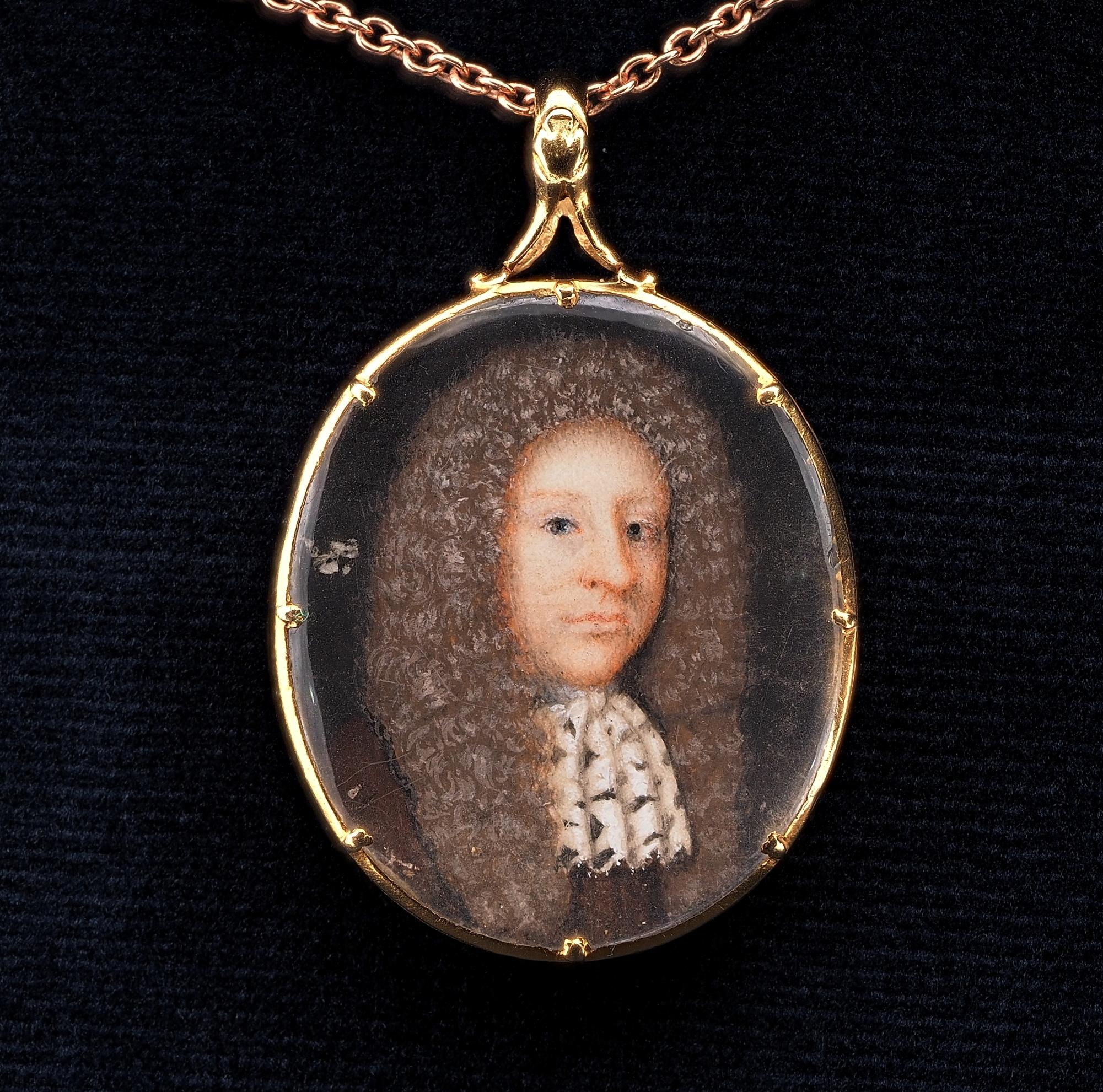 Journey to the Past
This intriguing gentleman portrait miniature is mid to end of 17th century, 1670 ca
Skilfully painted featuring a gentleman with curly hair and lace jabot, miniature sealed under quartz with moss agate back, mounted in solid 18