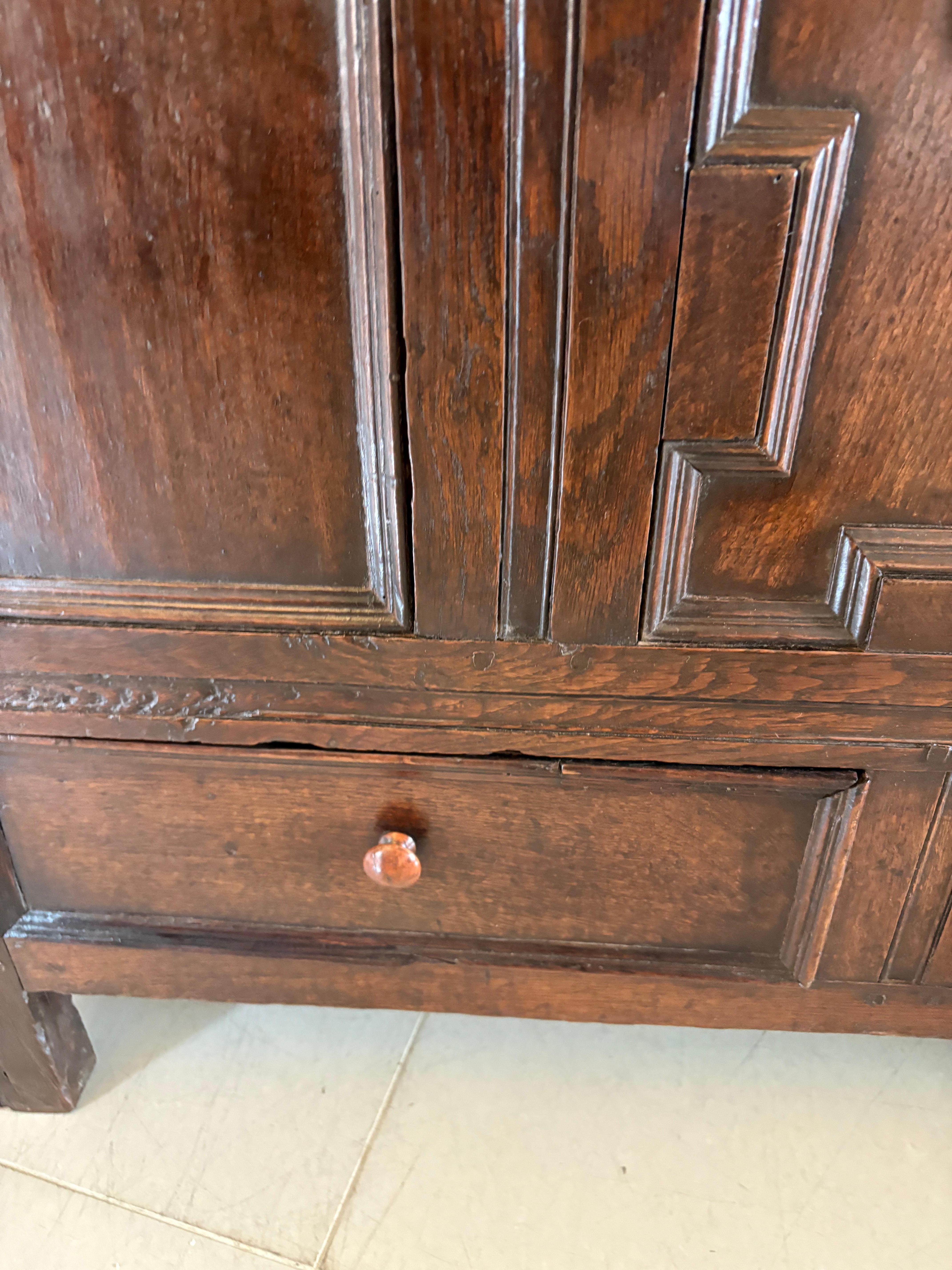 Antico cassettone in Oak del XVII secolo di qualità in vendita 5