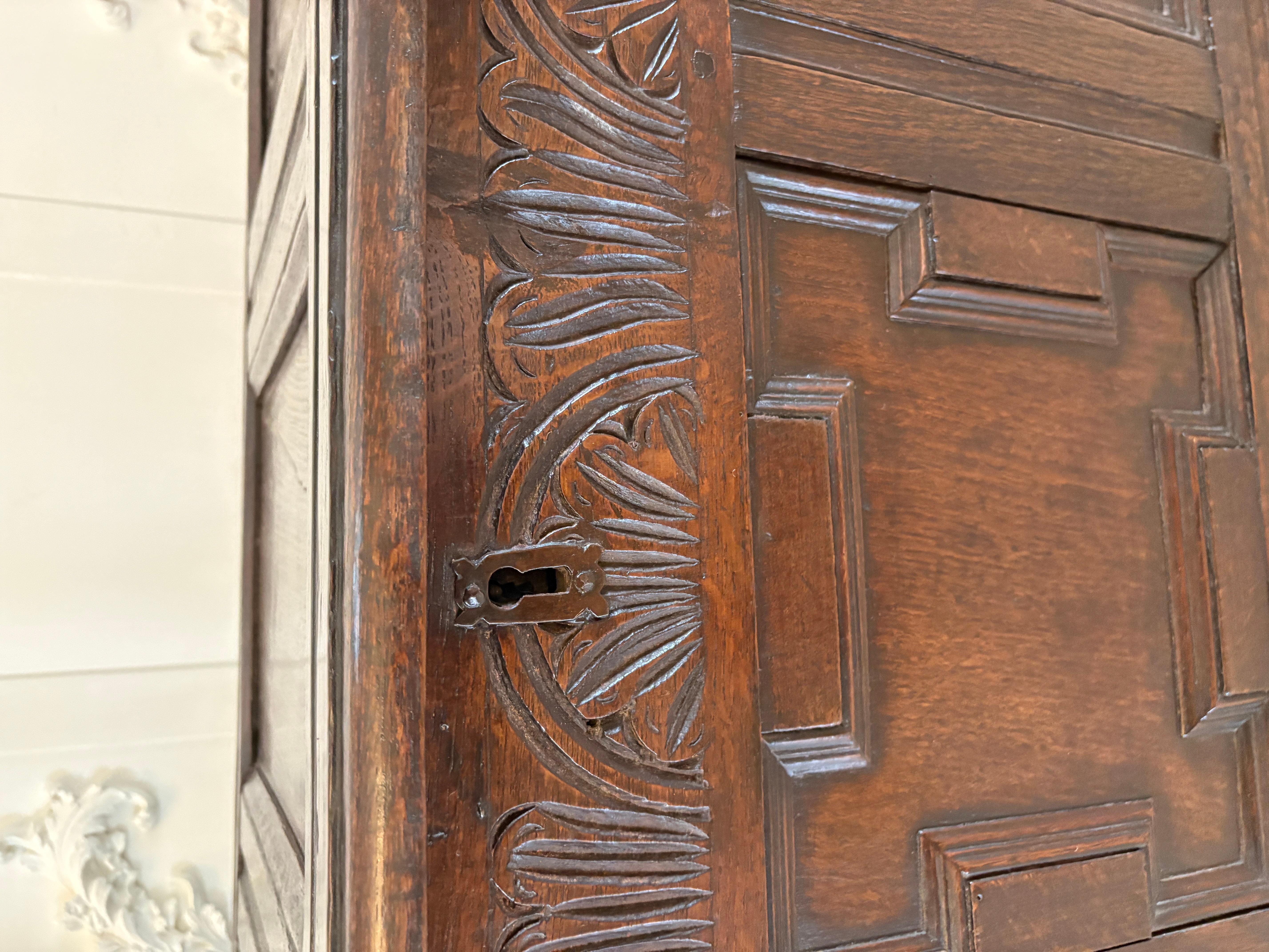 Antico cassettone in Oak del XVII secolo di qualità in vendita 6