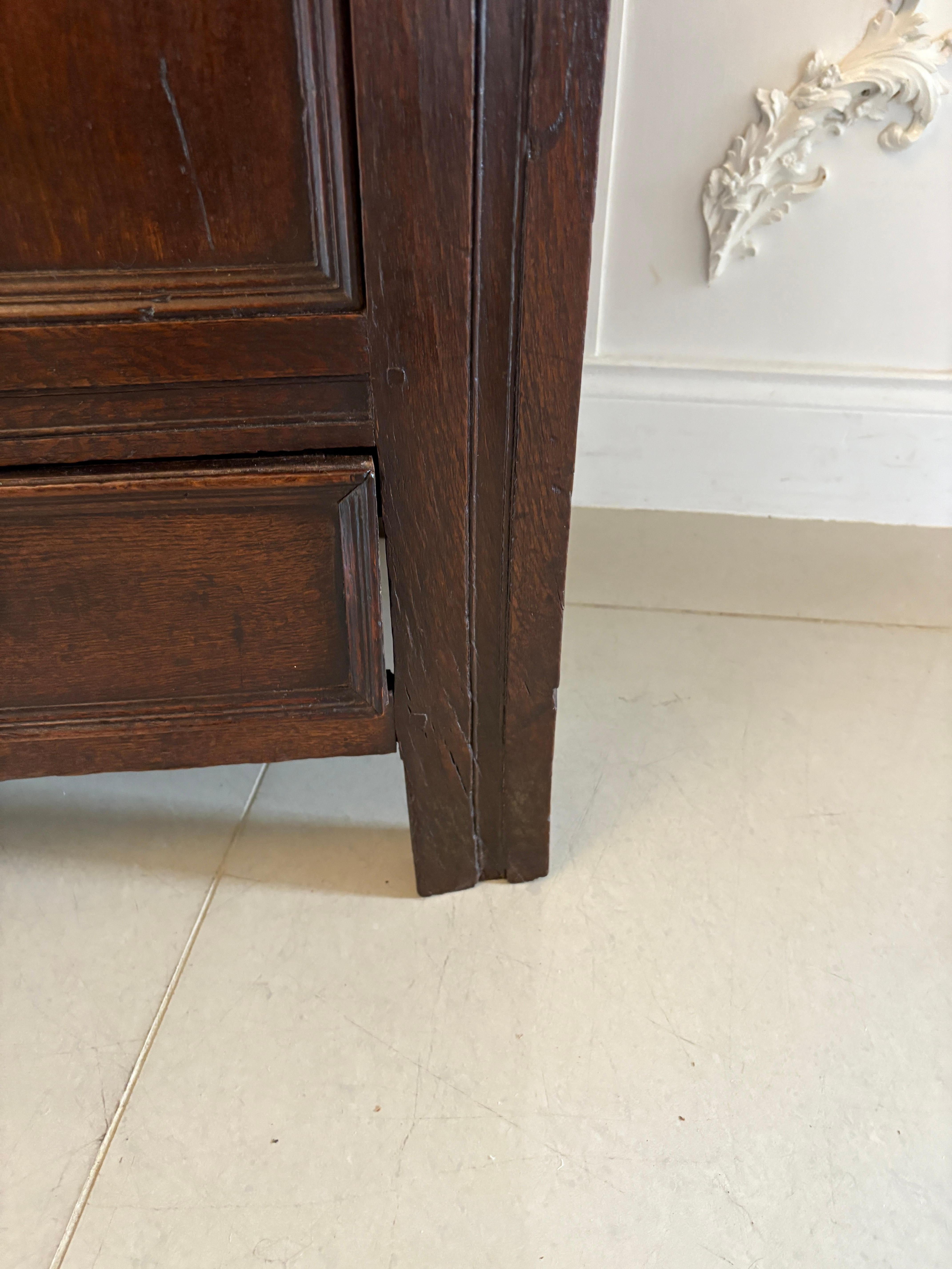 Antico cassettone in Oak del XVII secolo di qualità in vendita 3