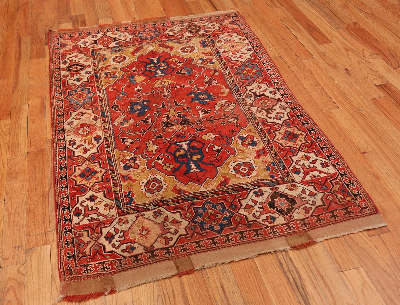 Nazmiyal Collection Antique 17th Century Rug. 3 ft 9 in x 5 ft 8 in In Good Condition In New York, NY