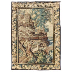 Antique tapisserie scénique du 17ème siècle entourée d'une bordure florale