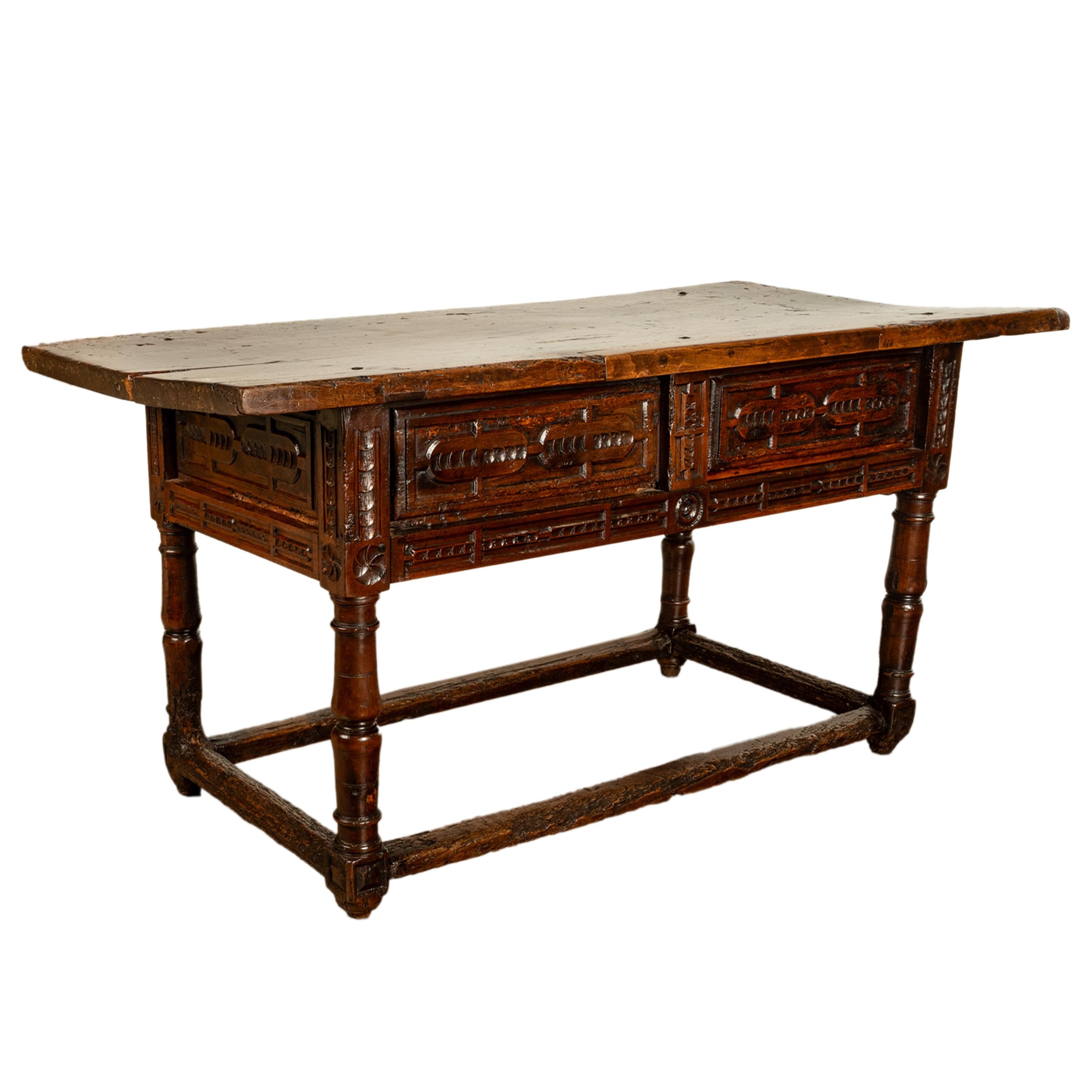 Antigua Mesa Consola de Refectorio Barroca Española del Siglo XVII Tallada en Nogal 1650 en venta 5