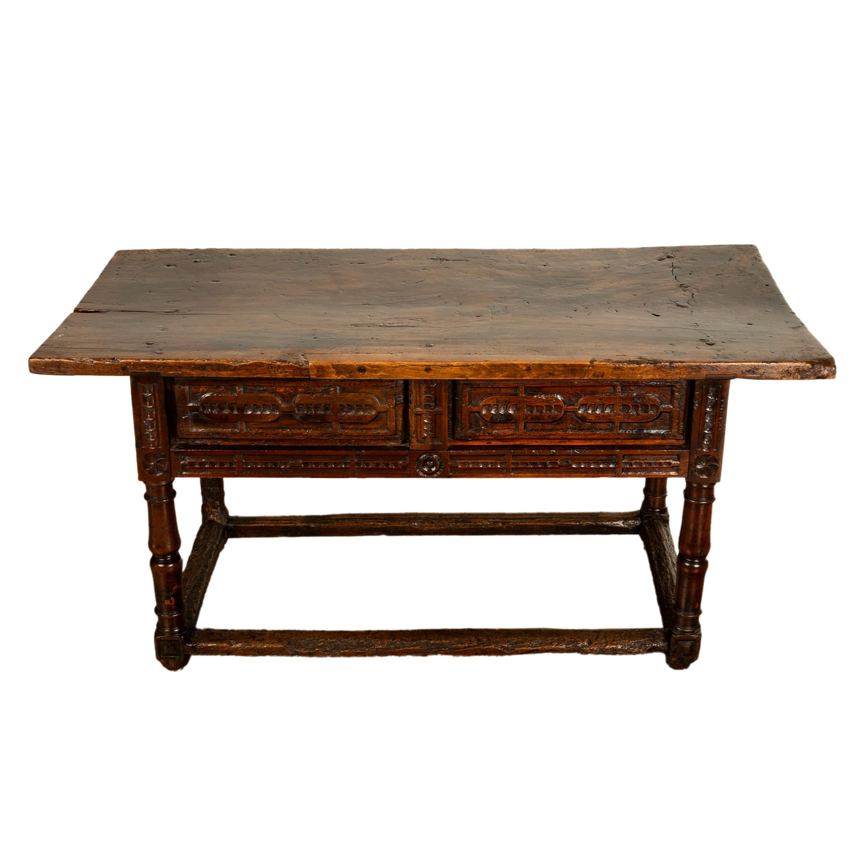 Antigua Mesa Consola de Refectorio Barroca Española del Siglo XVII Tallada en Nogal 1650 en venta 7