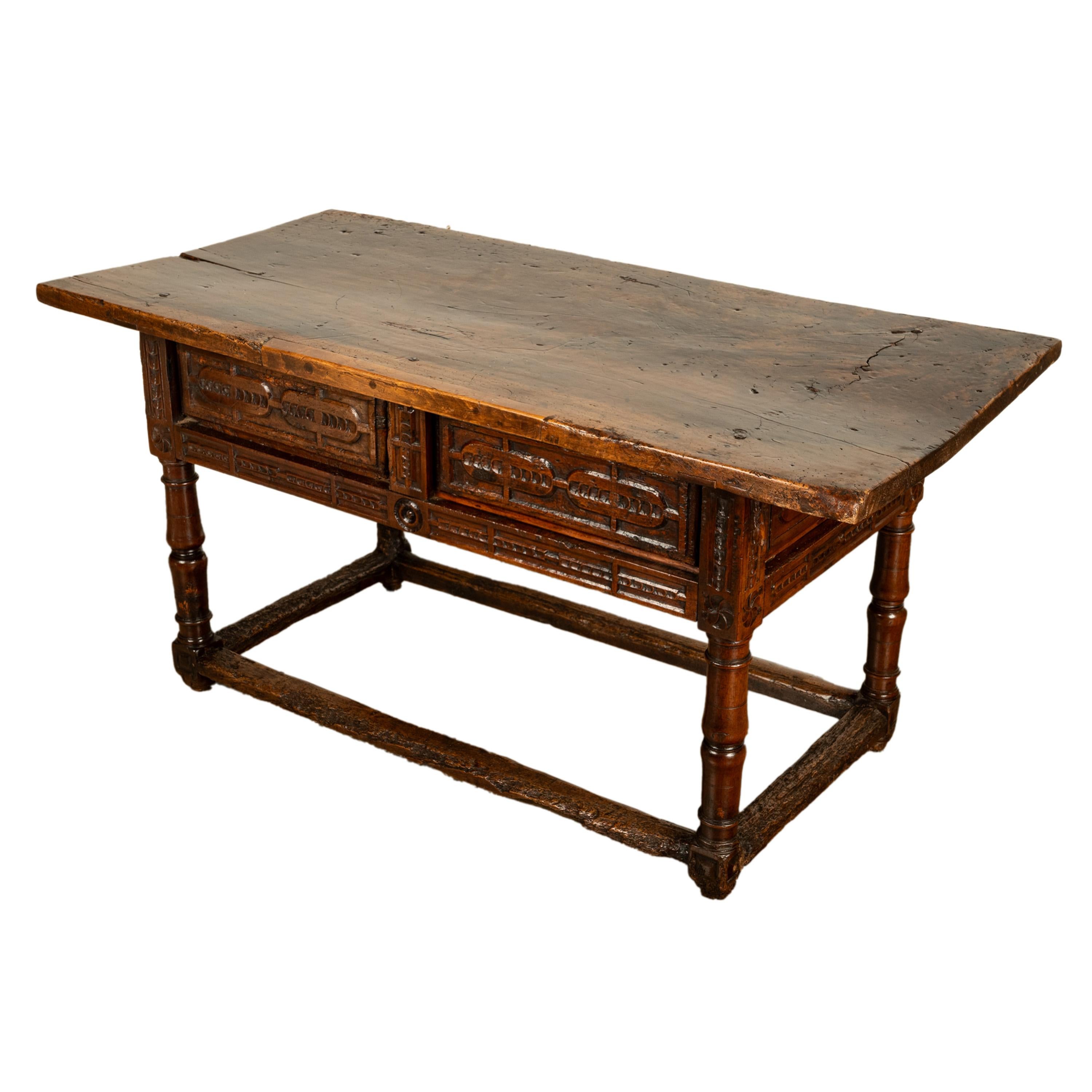 Antigua Mesa Consola de Refectorio Barroca Española del Siglo XVII Tallada en Nogal 1650 en venta 8