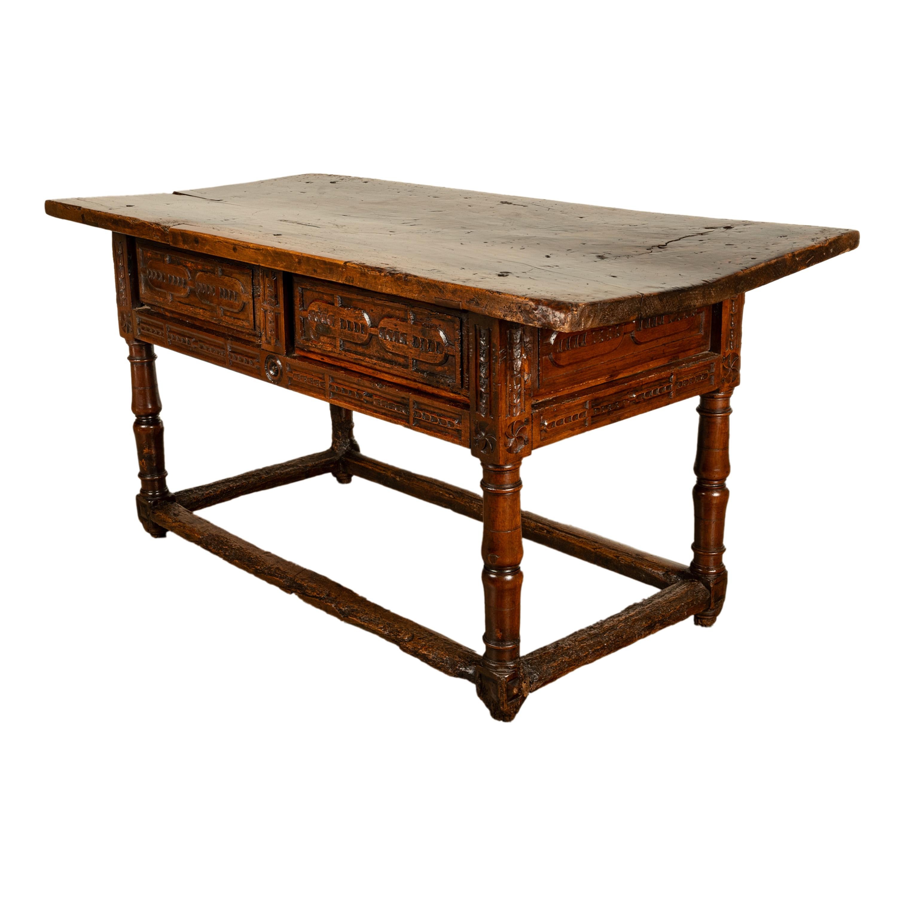 Antigua Mesa Consola de Refectorio Barroca Española del Siglo XVII Tallada en Nogal 1650 en venta 9