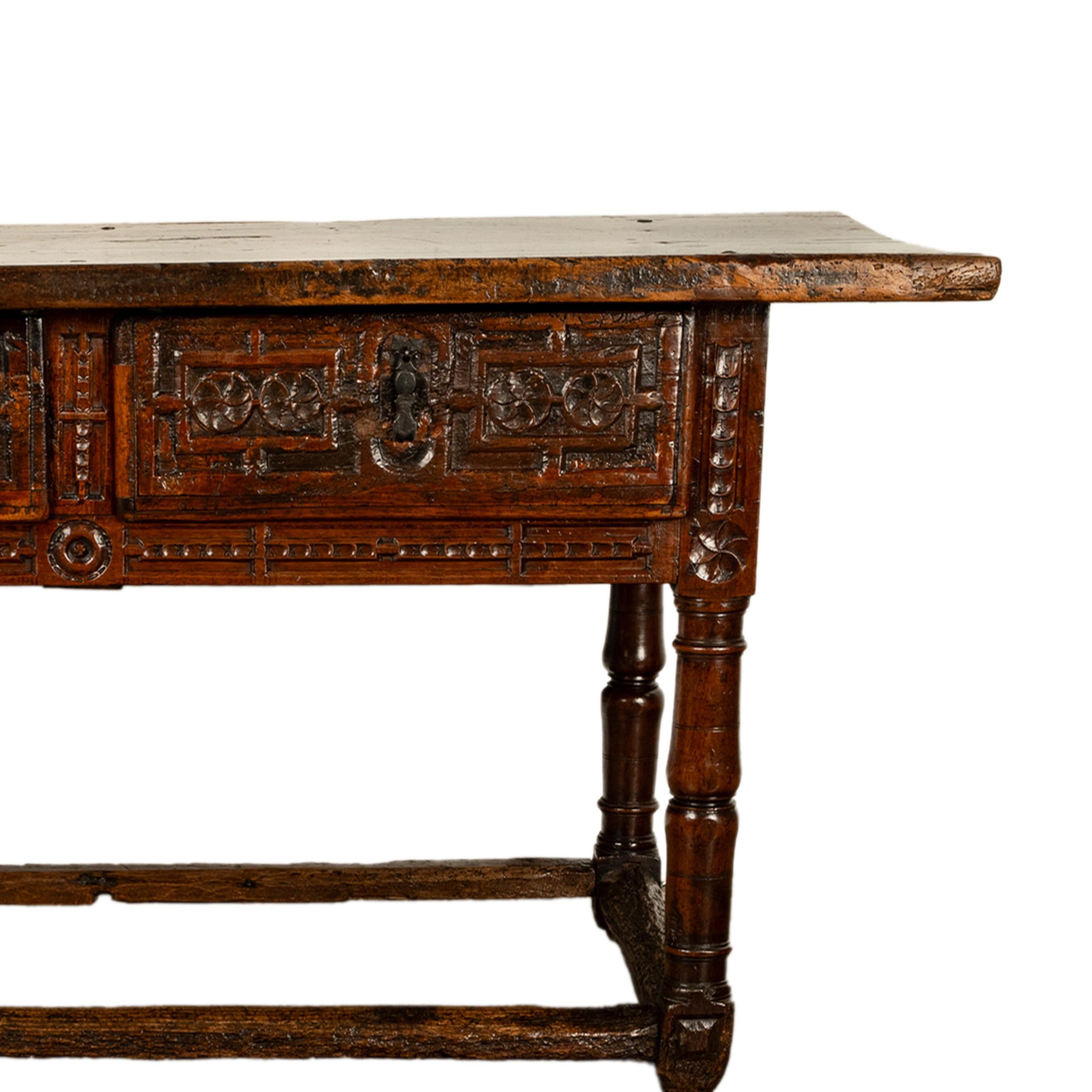 Antigua Mesa Consola de Refectorio Barroca Española del Siglo XVII Tallada en Nogal 1650 en venta 12