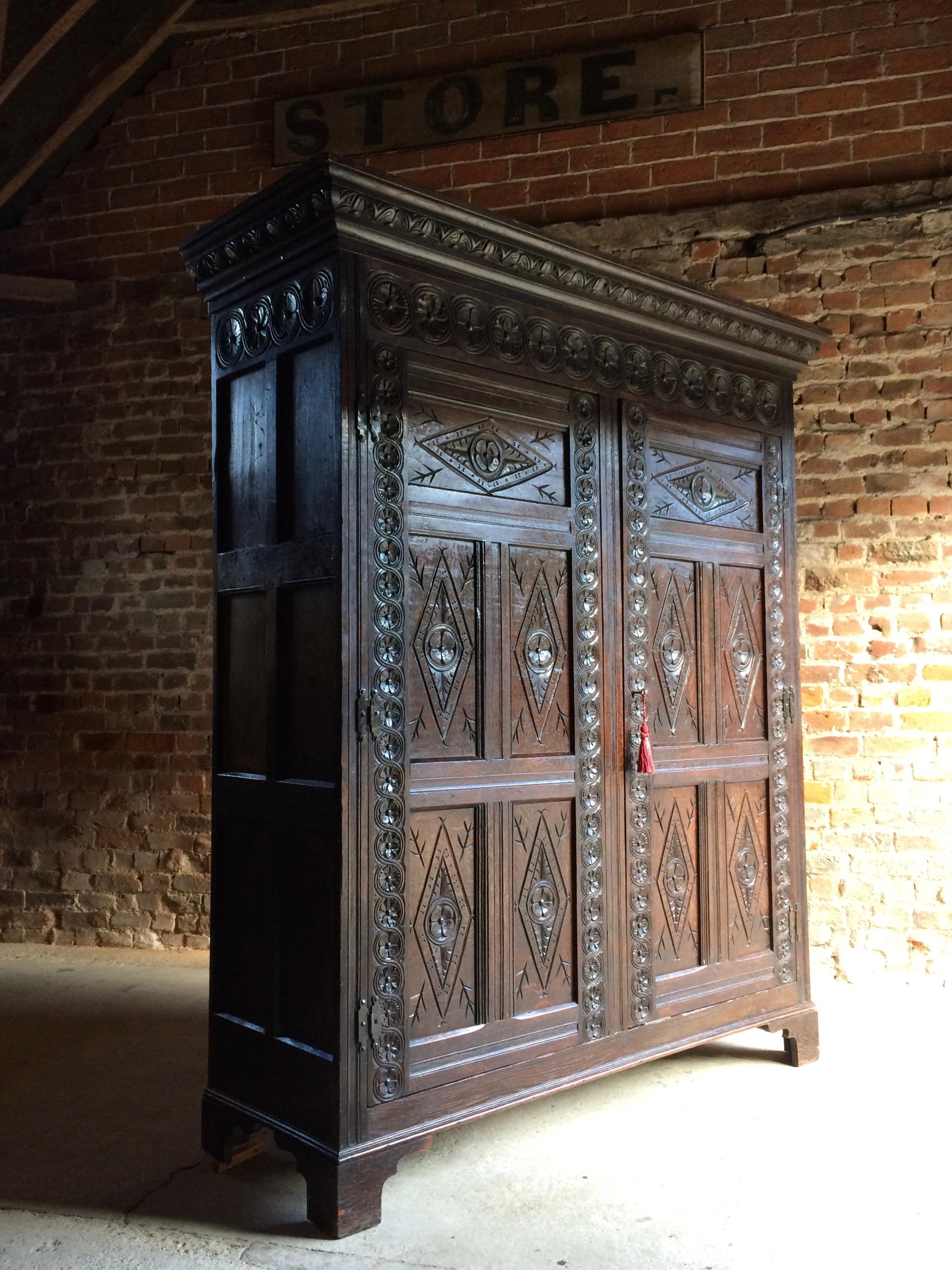 Antique 17th Century Style Oak Livery Hall Cupboard, circa 1790 In Good Condition In Longdon, Tewkesbury