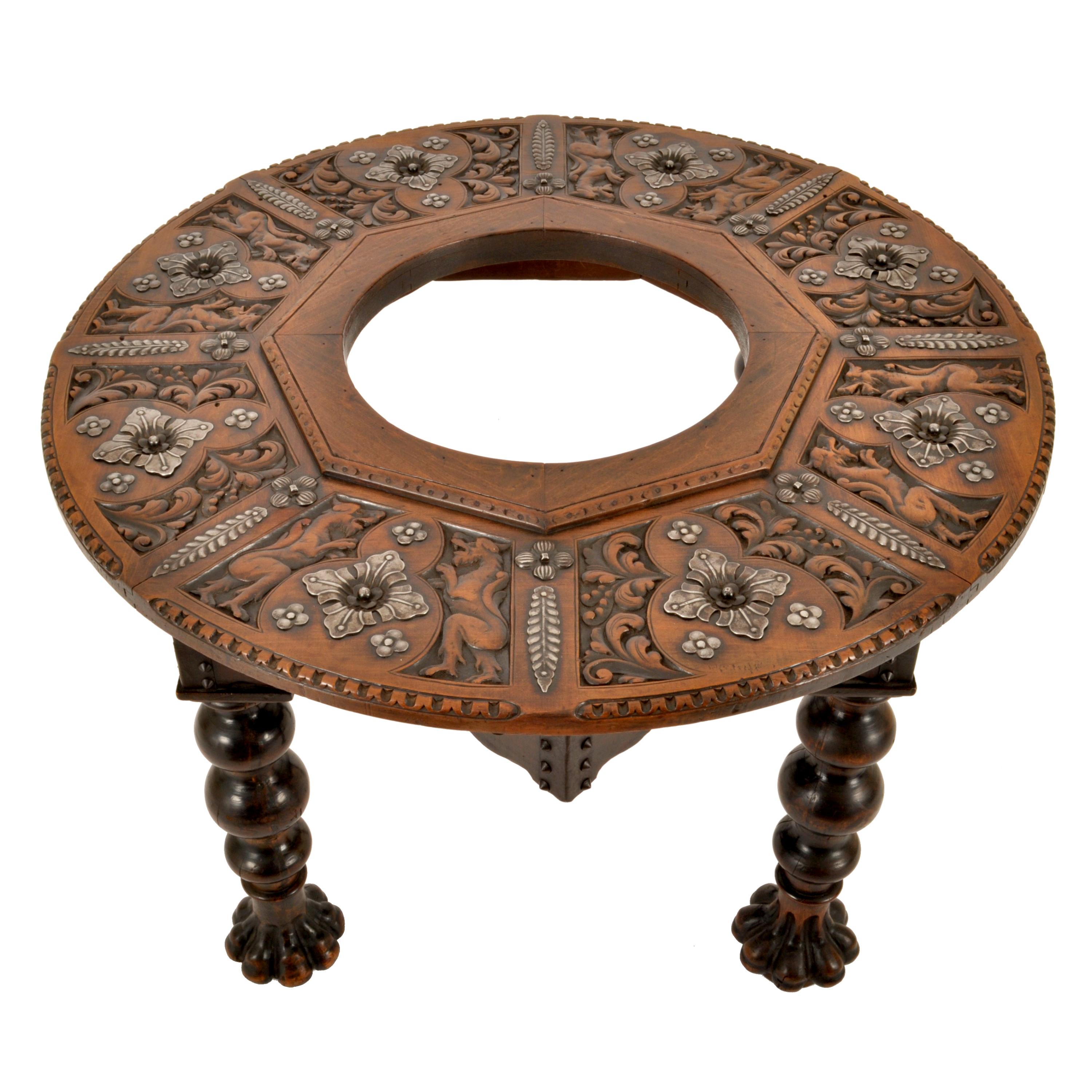 Fin du XIXe siècle Ancienne table à brasero en fer, en noyer et laiton, style 17e siècle espagnol 1880 en vente