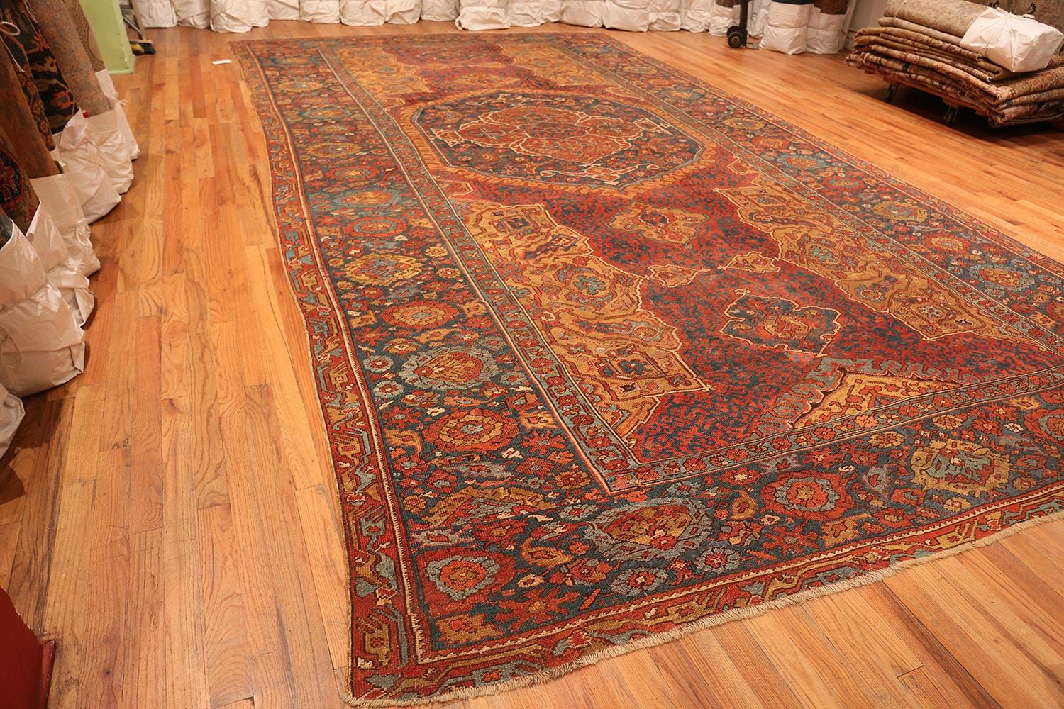 Antique 17th Century Smyrna Rug. 11 ft 8 in x 21 ft 3 in In Fair Condition For Sale In New York, NY