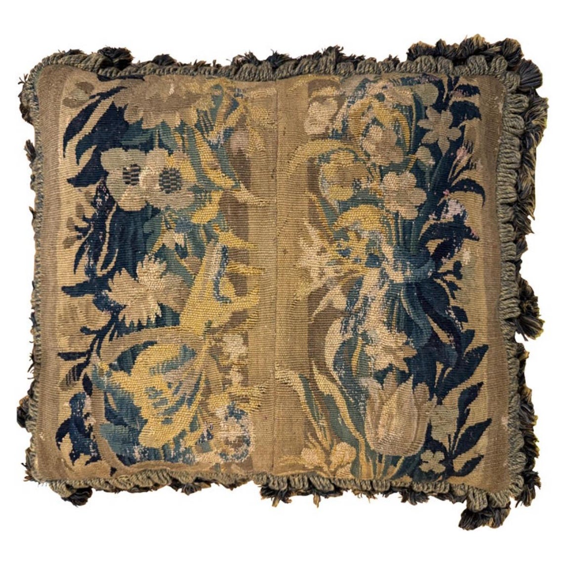 Antico cuscino ad arazzo in Verdure del XVII secolo con fogliame e nappine