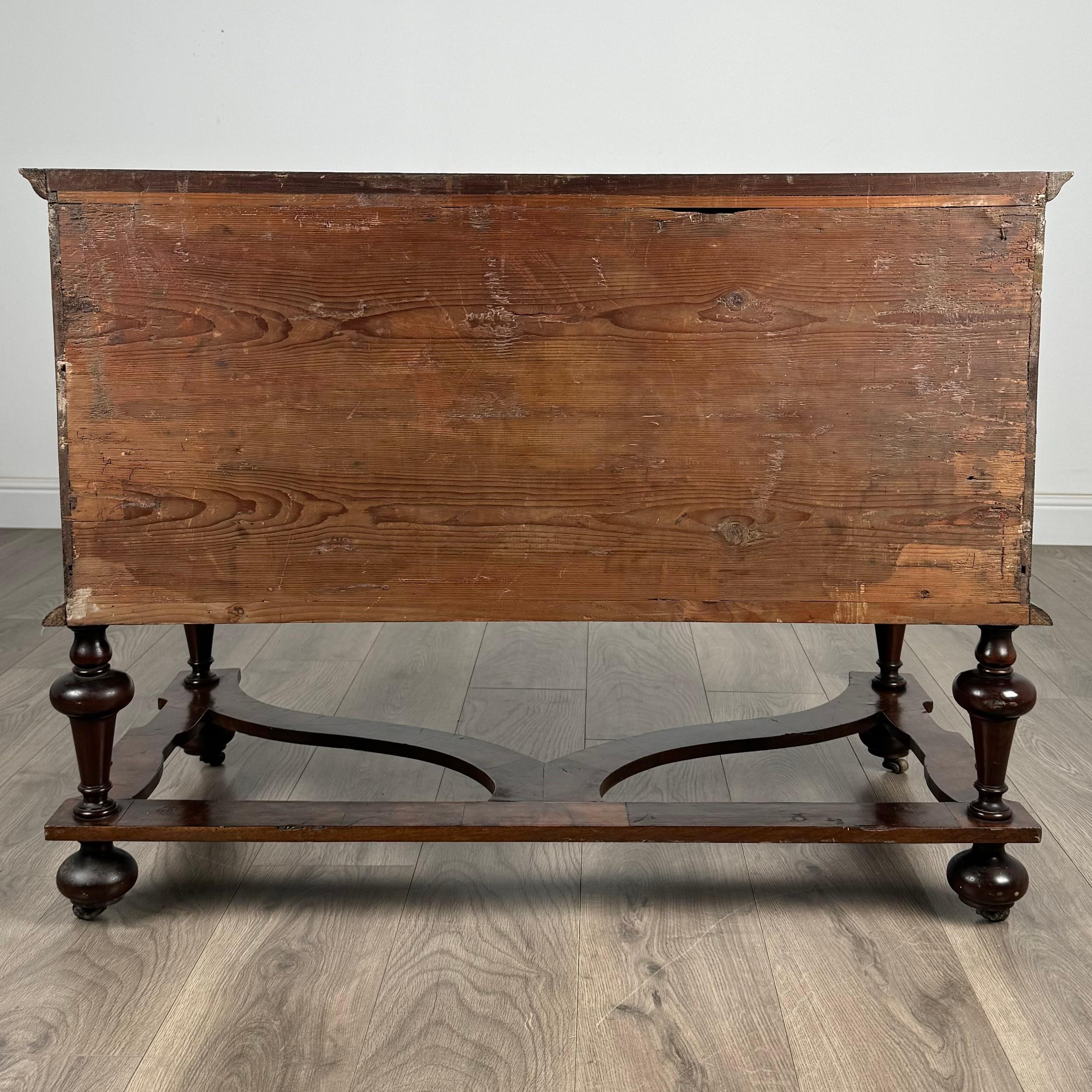 Noce Antico cassettone in noce William & Mary del XVII secolo ( REF AFS-3315 ) in vendita