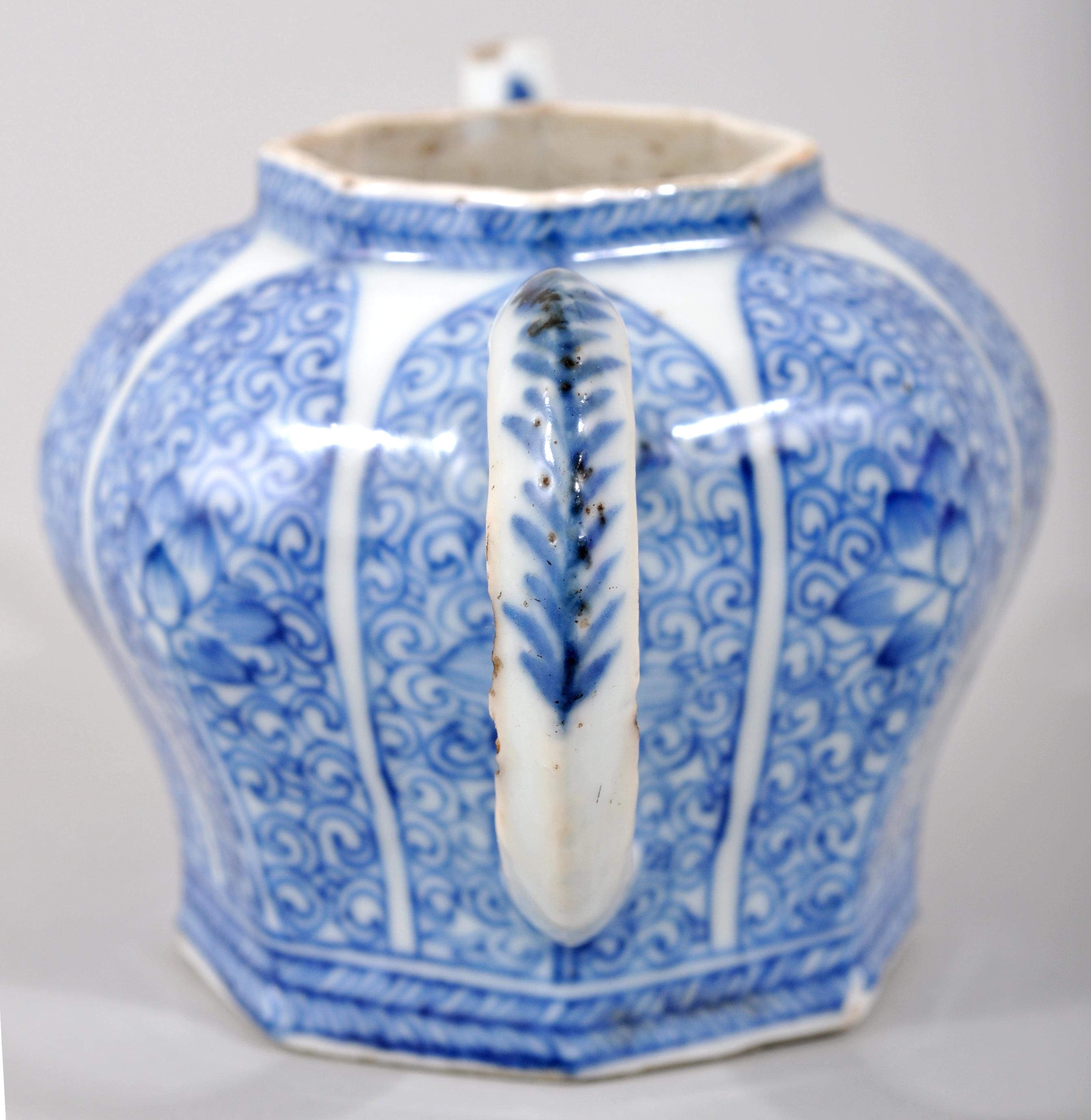 Antique Chinese Kangxi Islamic Style Blue and White Teapot and Stand, circa 1650 4