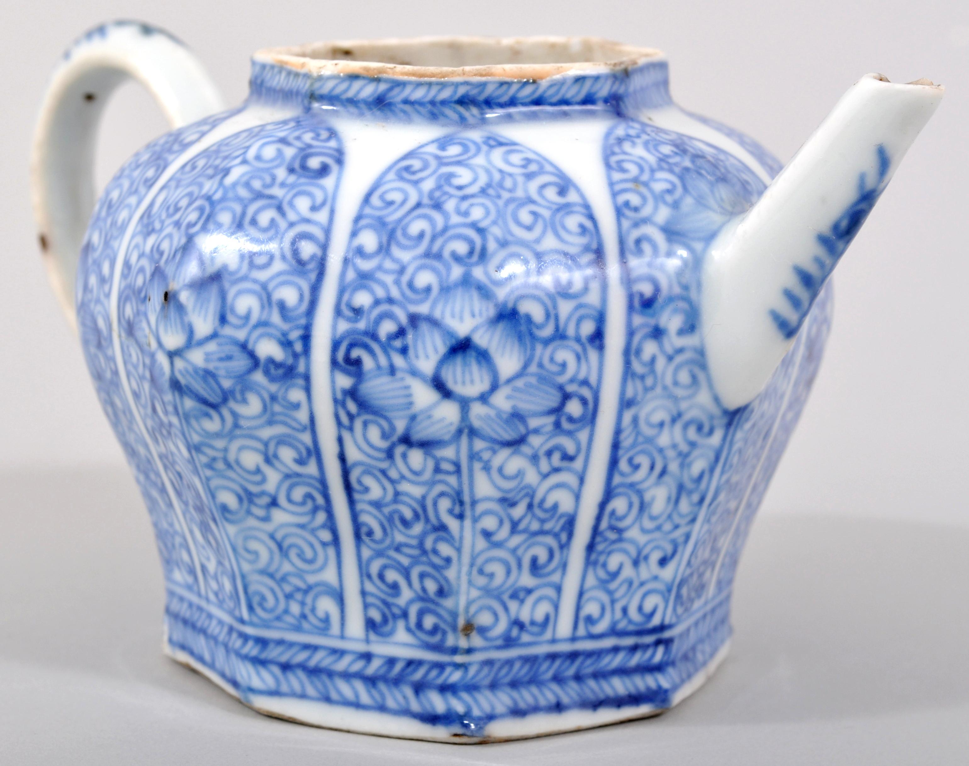 Antique Chinese Kangxi Islamic Style Blue and White Teapot and Stand, circa 1650 In Good Condition In Portland, OR