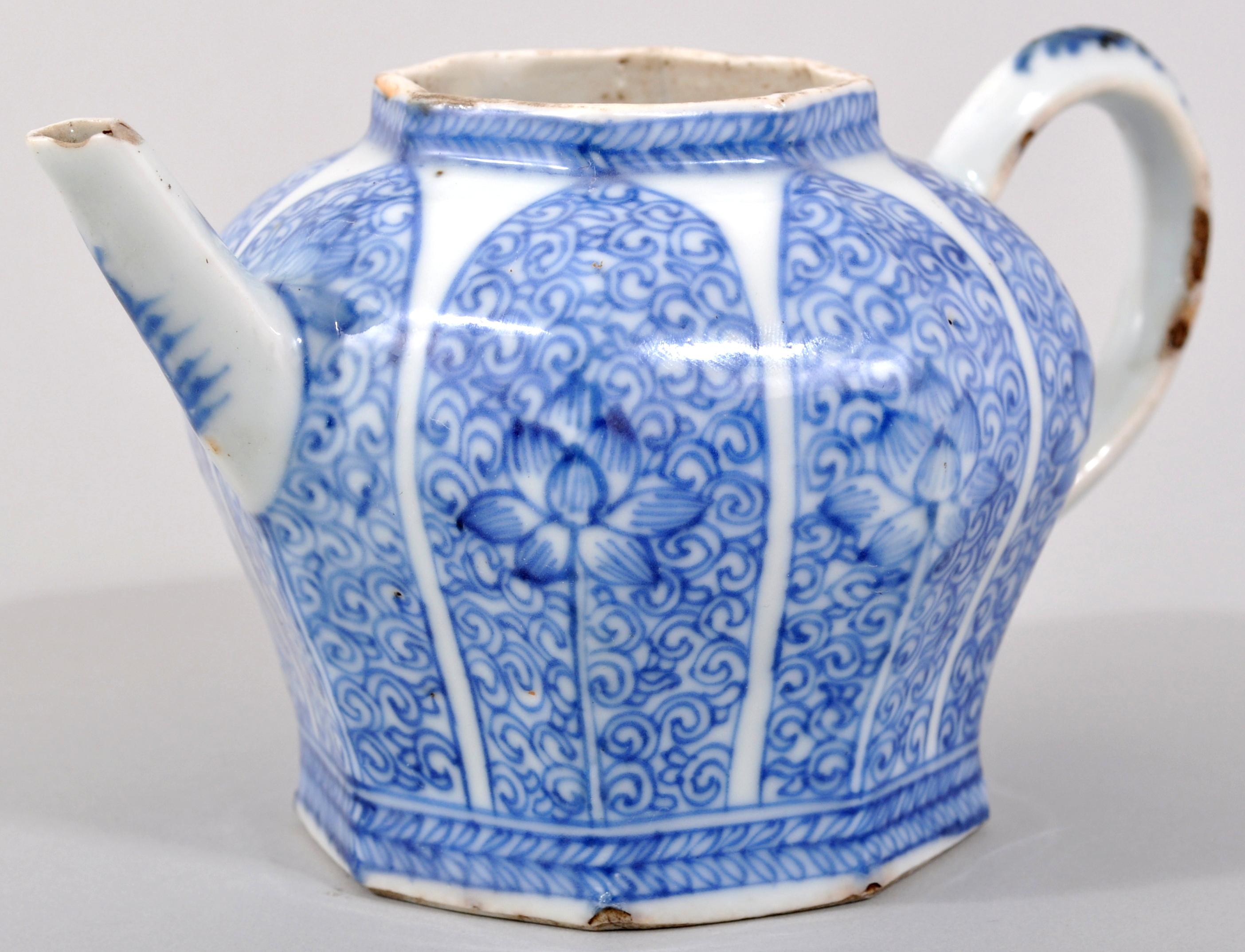 Porcelain Antique Chinese Kangxi Islamic Style Blue and White Teapot and Stand, circa 1650