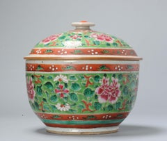 Antique 18/19 Century Chinese Porcelain Thai Bencharong Jar with Flowers Green