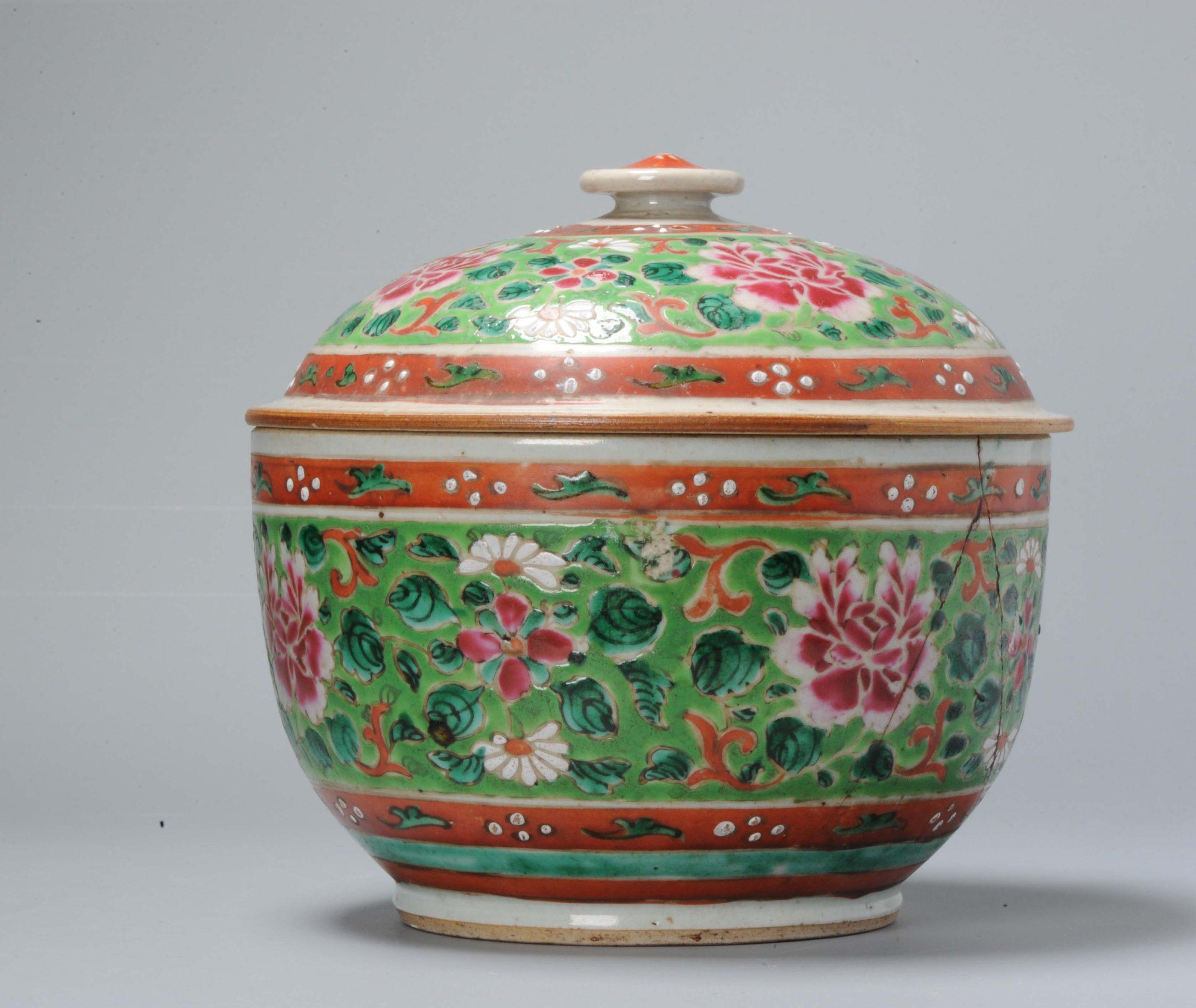 19th Century Antique 18/19 Century Chinese Porcelain Thai Bencharong Jar with Flowers Green