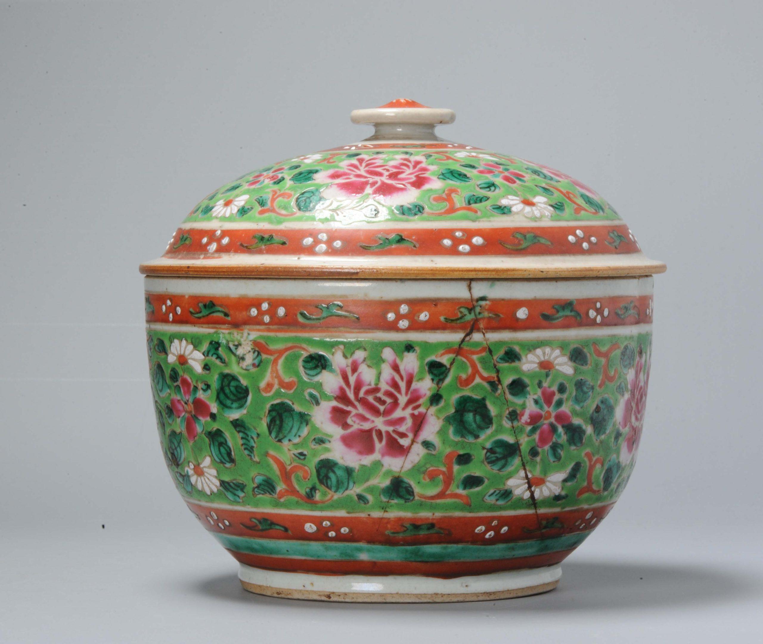 Antique 18/19 Century Chinese Porcelain Thai Bencharong Jar with Flowers Green 1