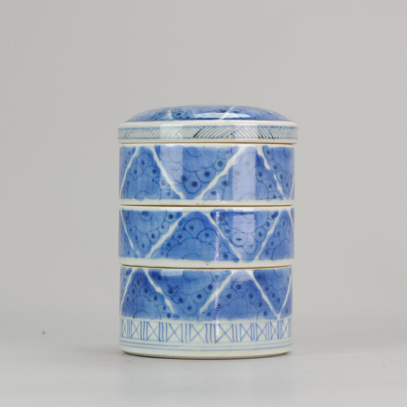 Antique 18th-19th Century Food Container Japanese Porcelain Stacking Box, Japan In Excellent Condition In Amsterdam, Noord Holland