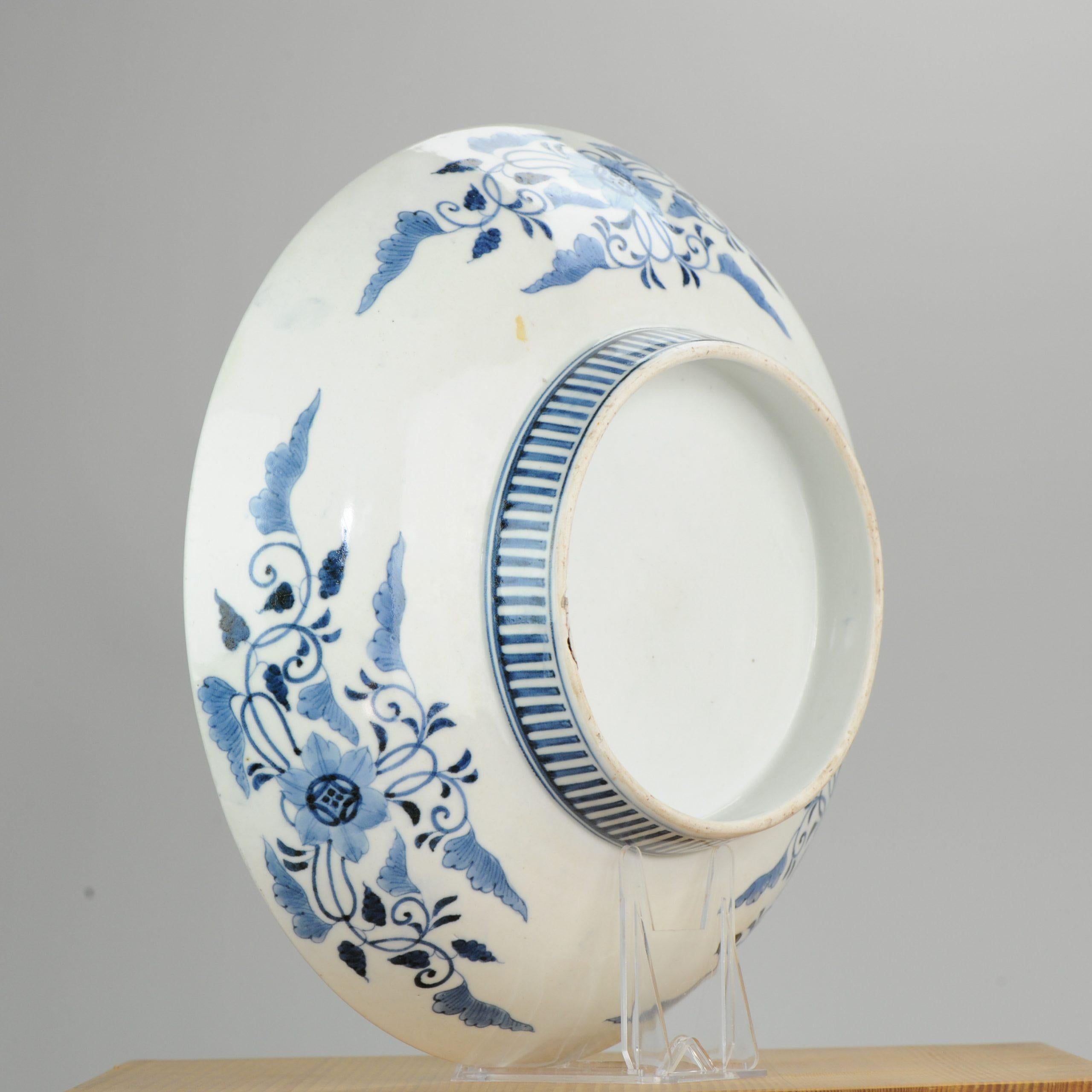 Antique 18/19c Lovely Japanese Porcelain Footed Dish Nabeshima Porcelain In Excellent Condition In Amsterdam, Noord Holland