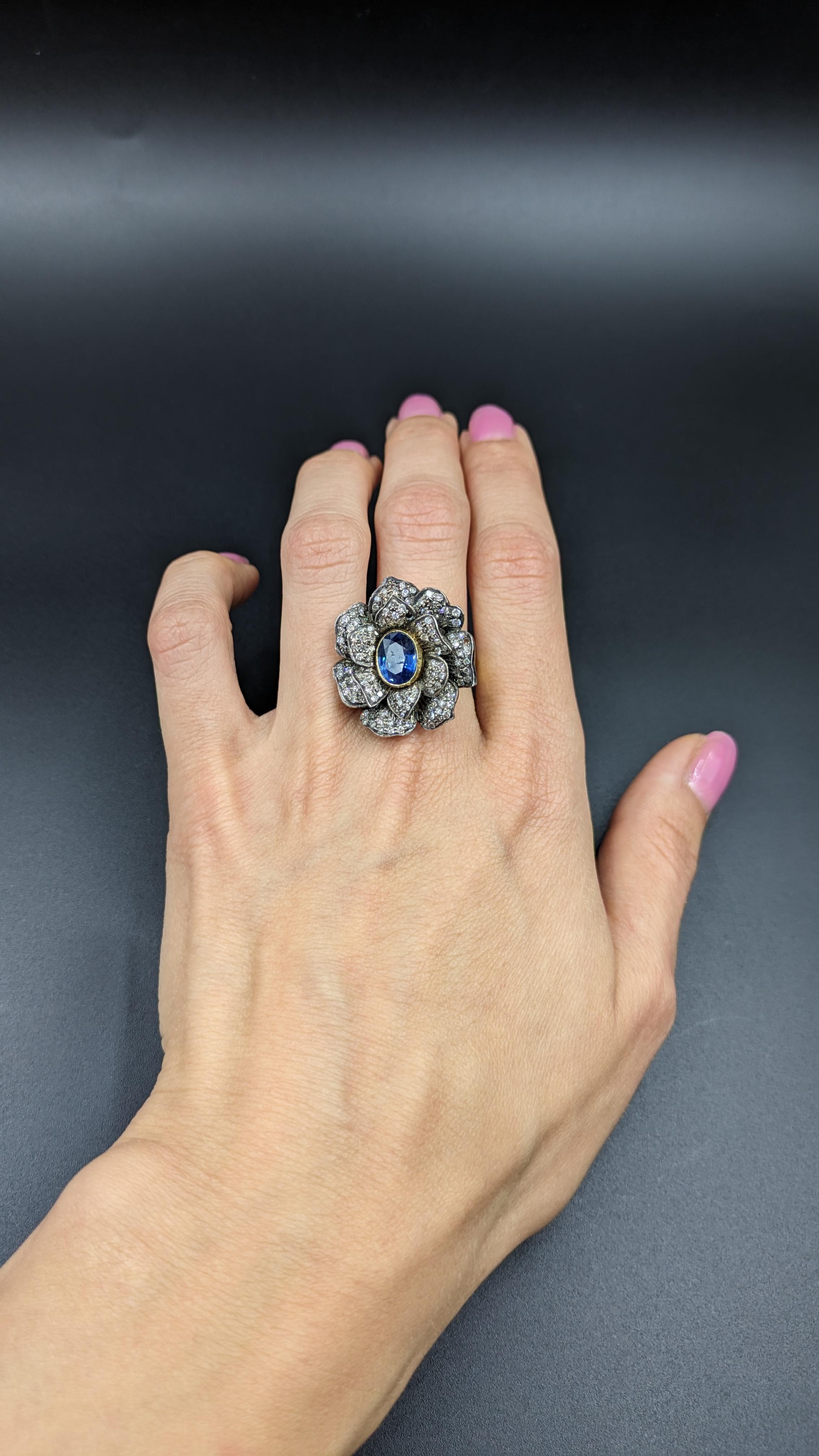 Antique 1.8 Carat Blue Sapphire and 1.6 Carat Diamond 18K Gold Ring For Sale 5