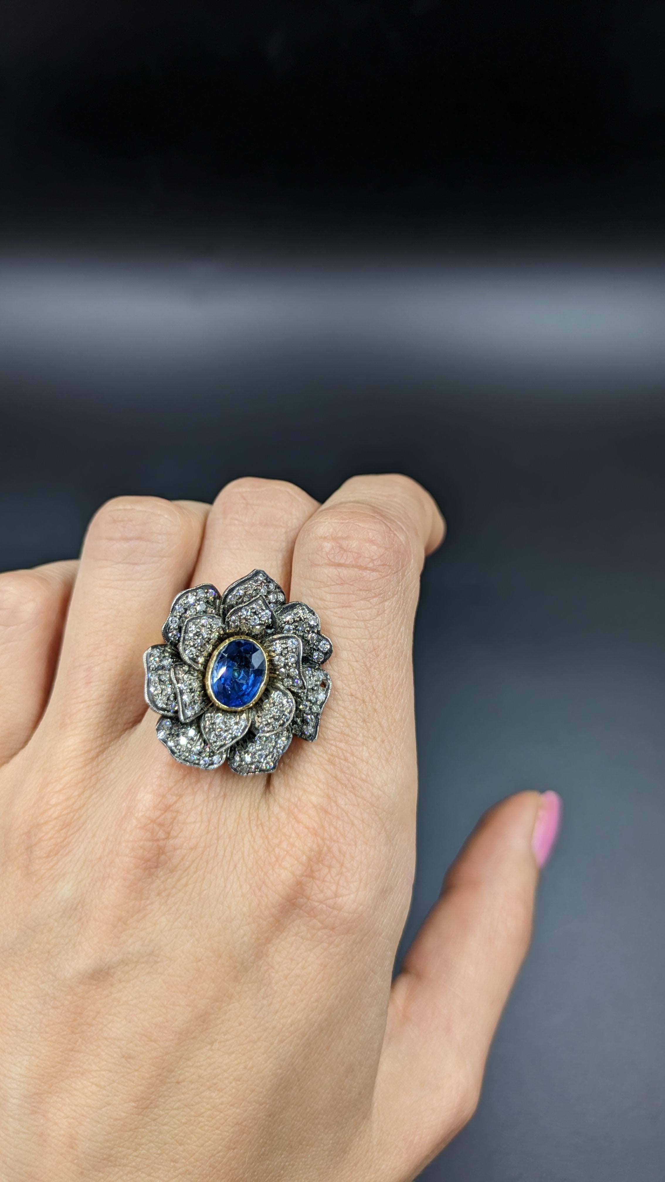 Antique 1.8 Carat Blue Sapphire and 1.6 Carat Diamond 18K Gold Ring For Sale 7
