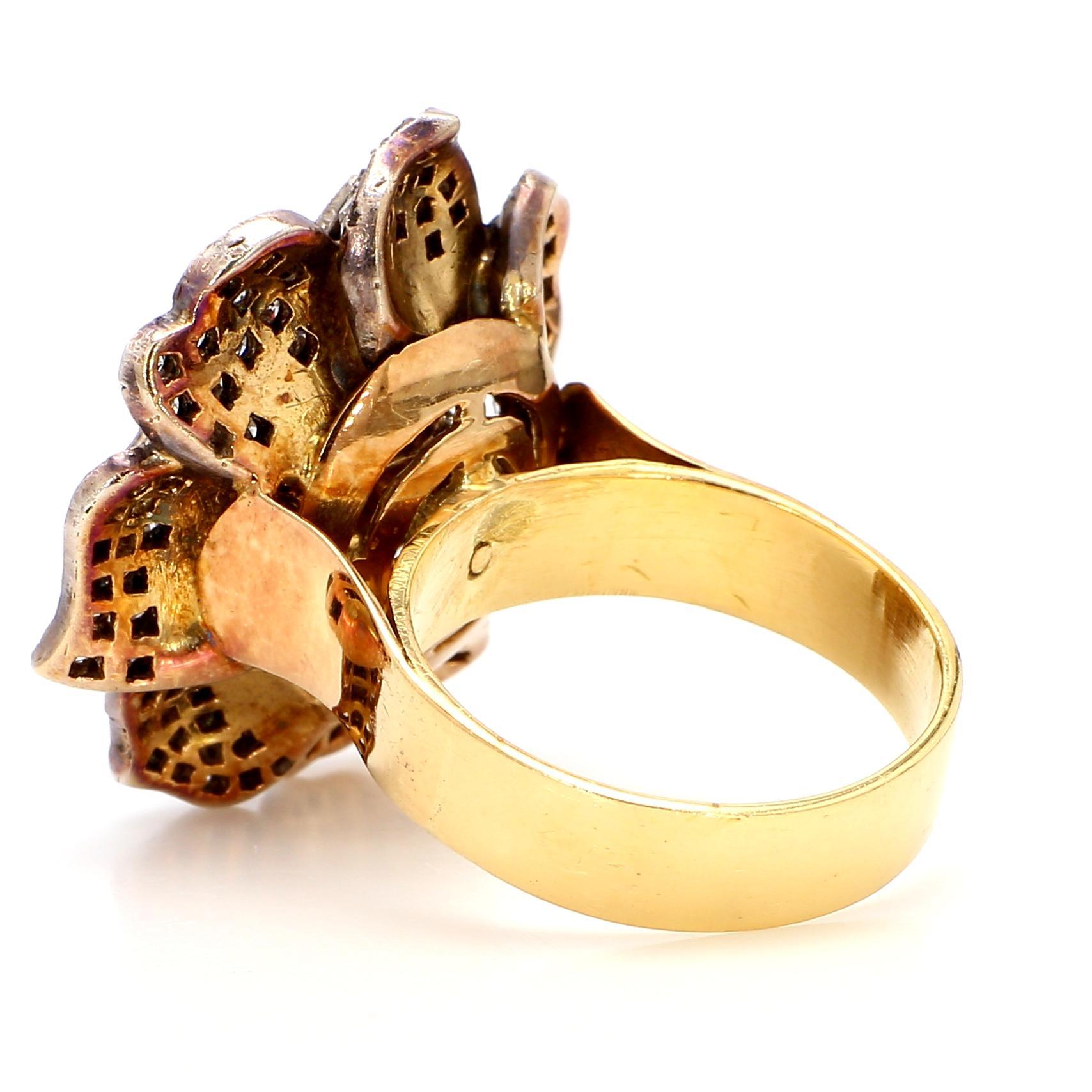 Antiker 1,8 Karat blauer Saphir und 1,6 Karat Diamantring aus 18 Karat Gold Damen im Angebot