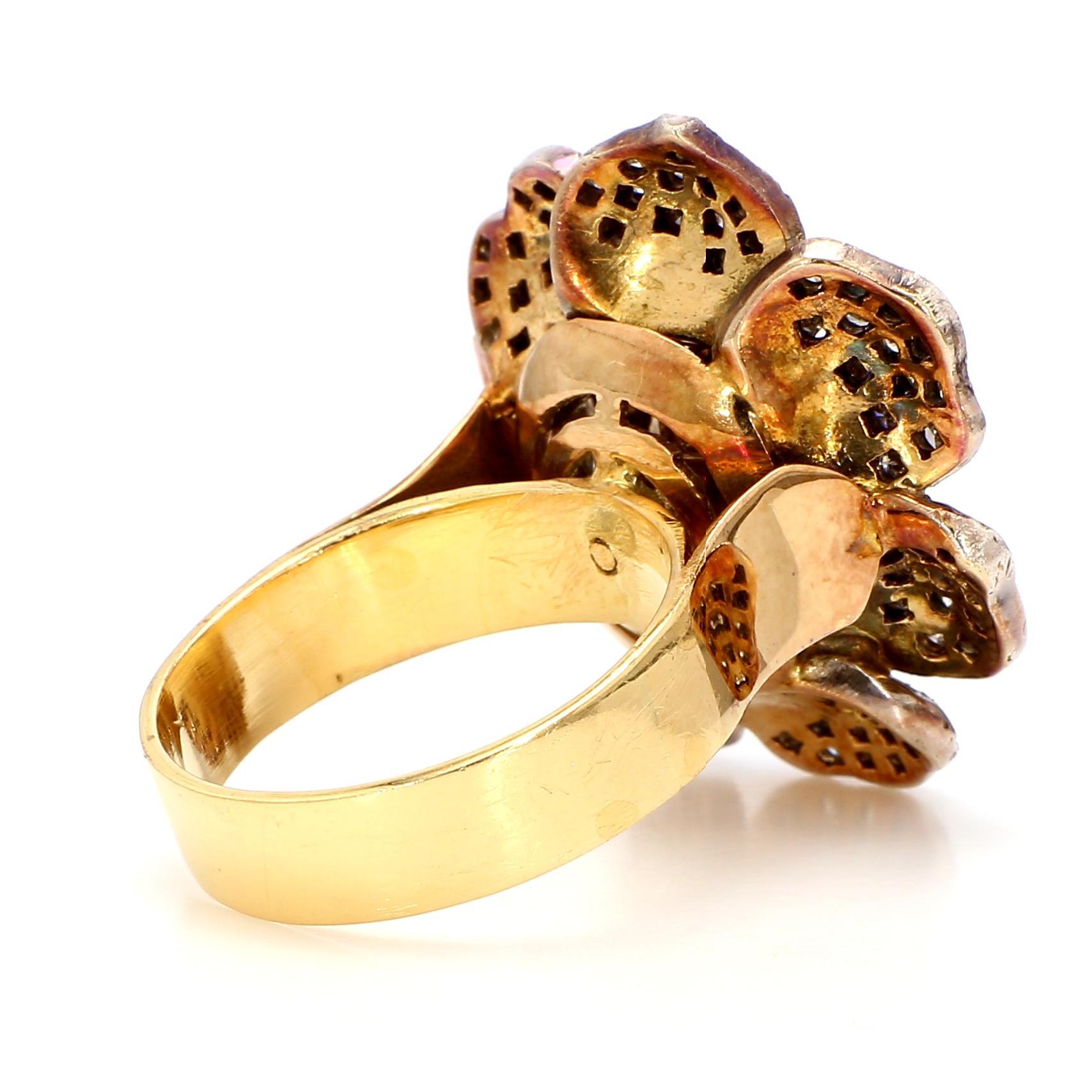 Antique 1.8 Carat Blue Sapphire and 1.6 Carat Diamond 18K Gold Ring For Sale 2